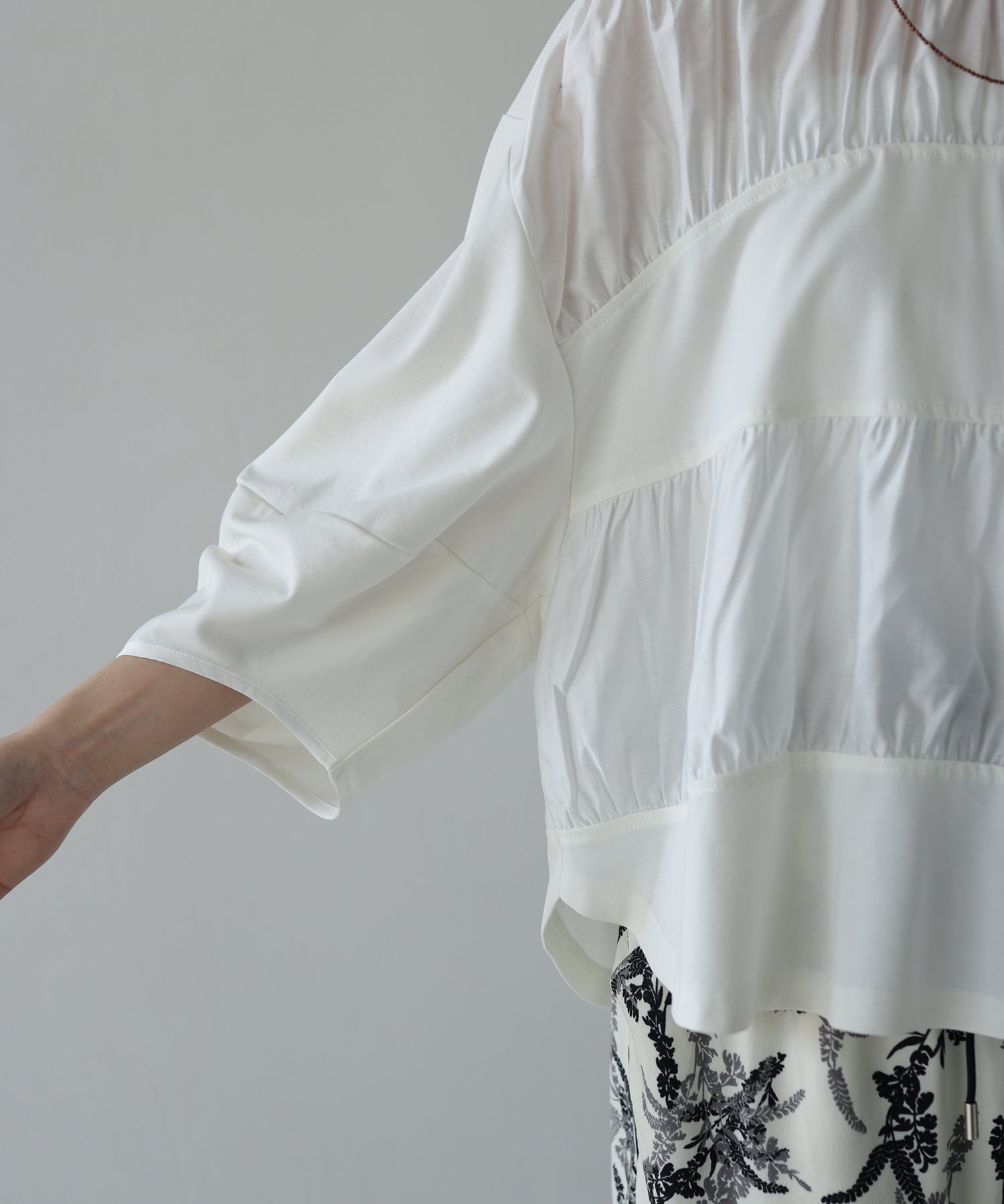 オフホワイト　model：H160