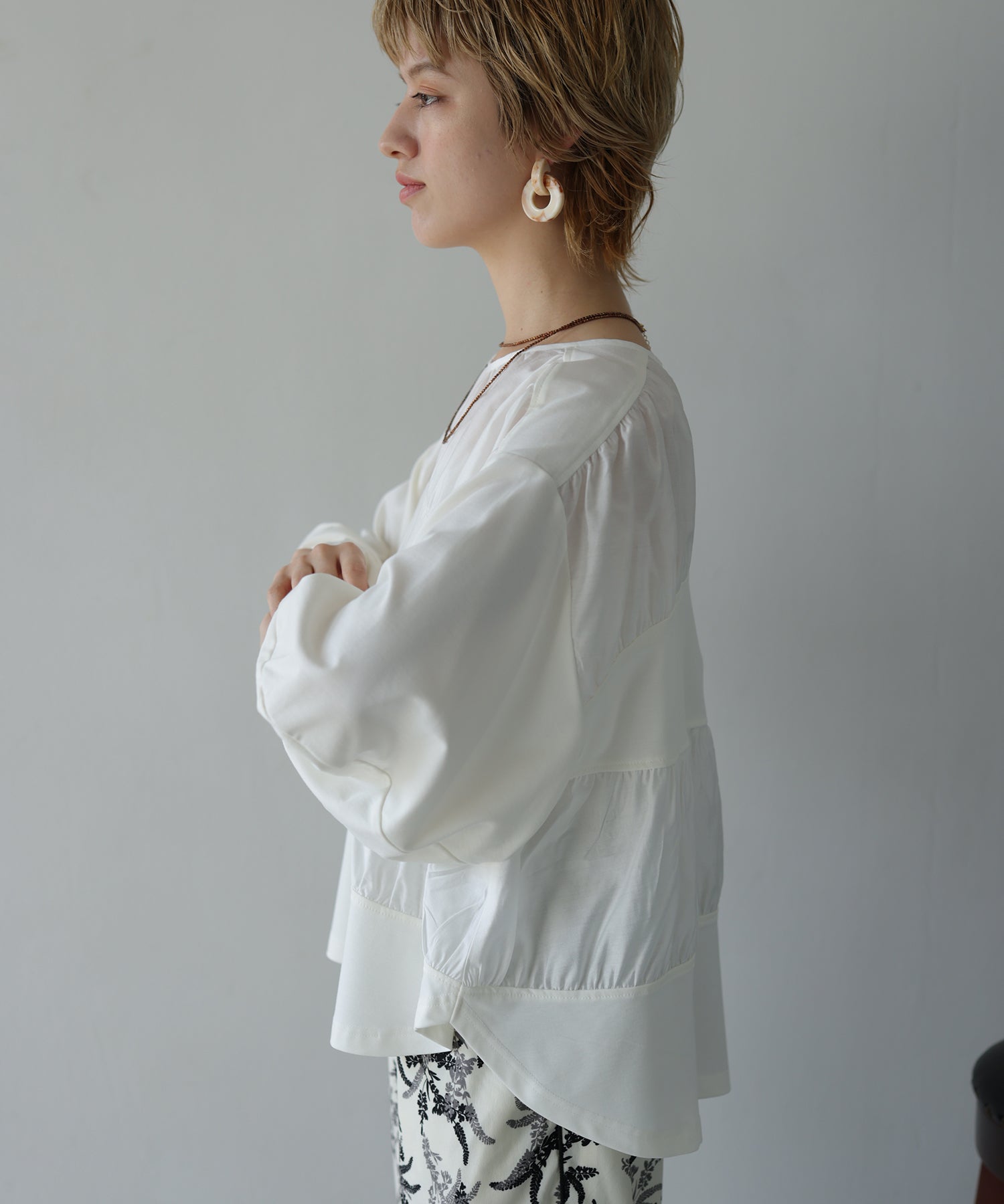 オフホワイト　model：H160