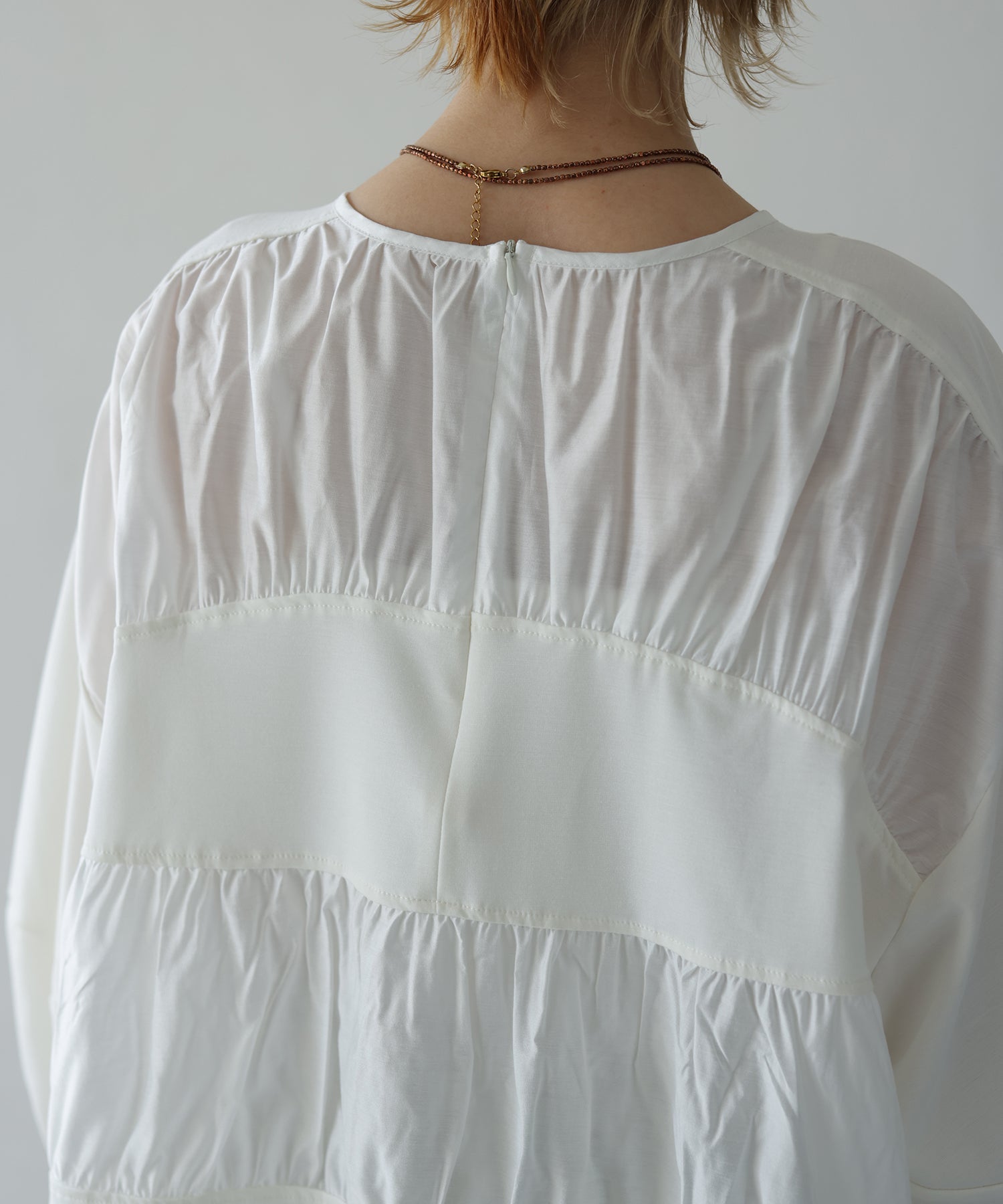 オフホワイト　model：H160