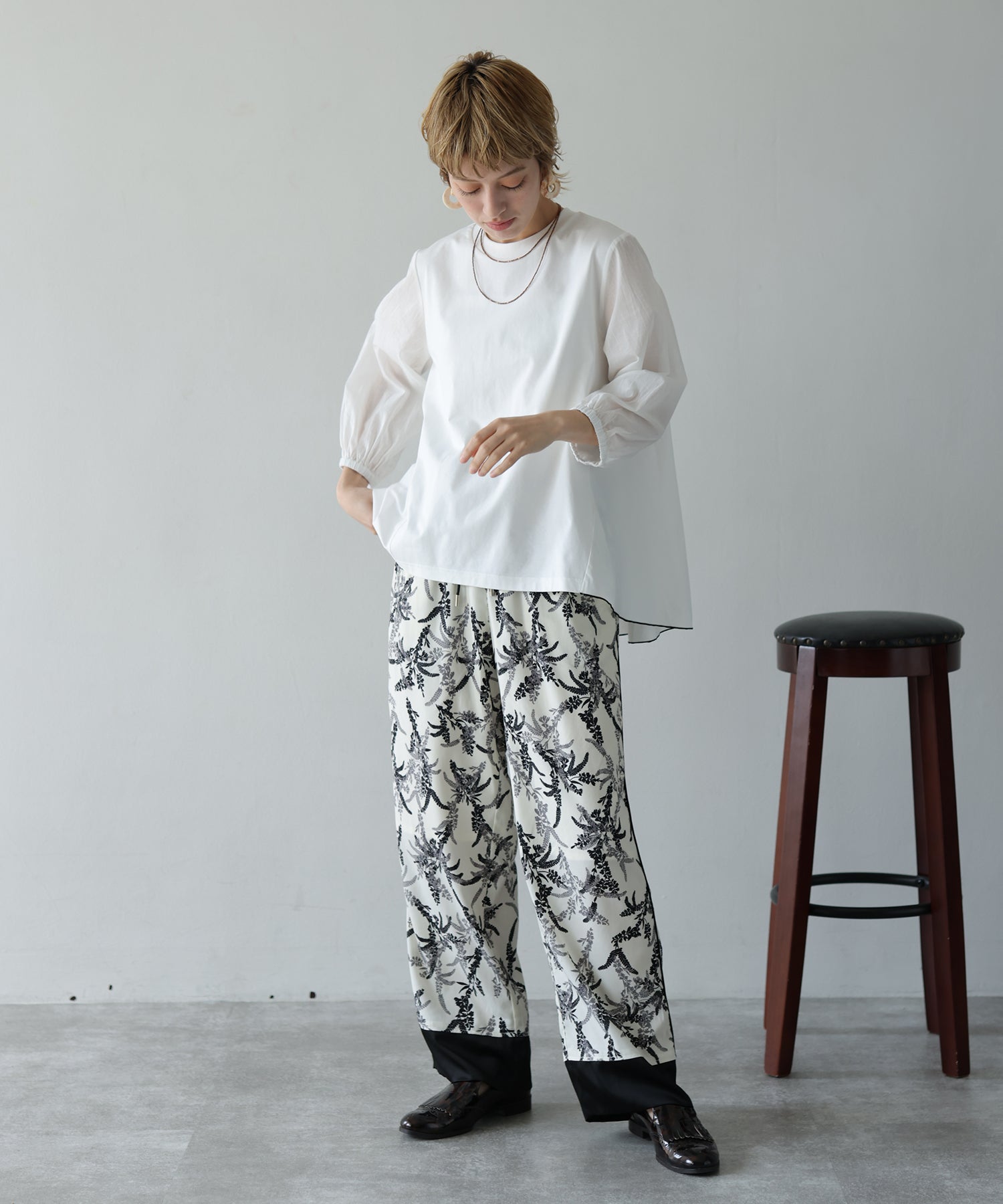 オフホワイト　model：H160