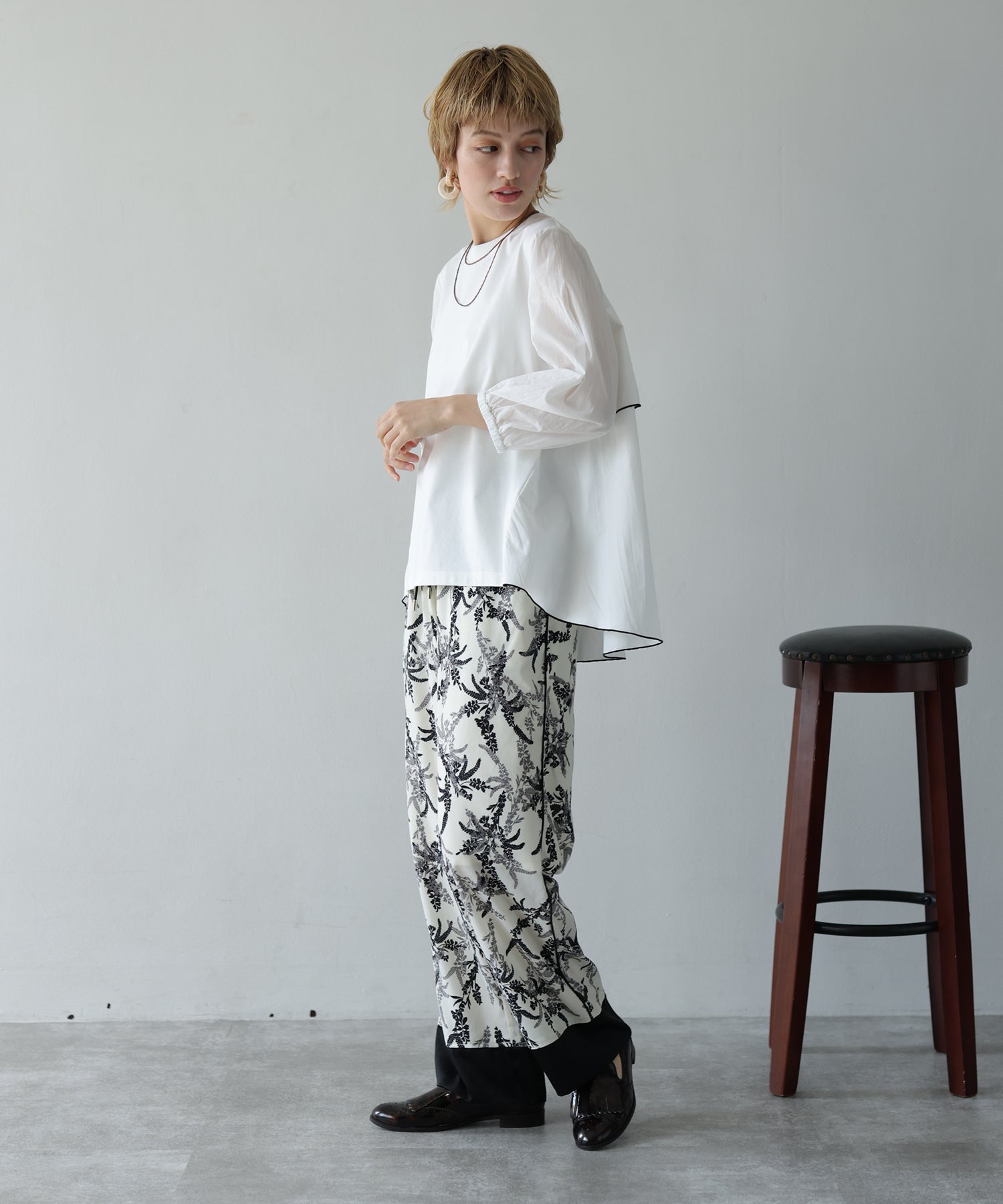 オフホワイト　model：H160