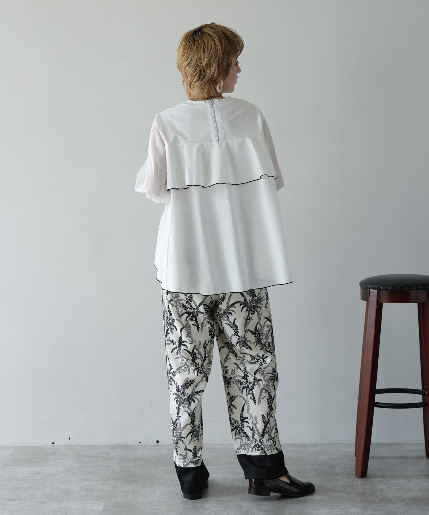 オフホワイト　model：H160