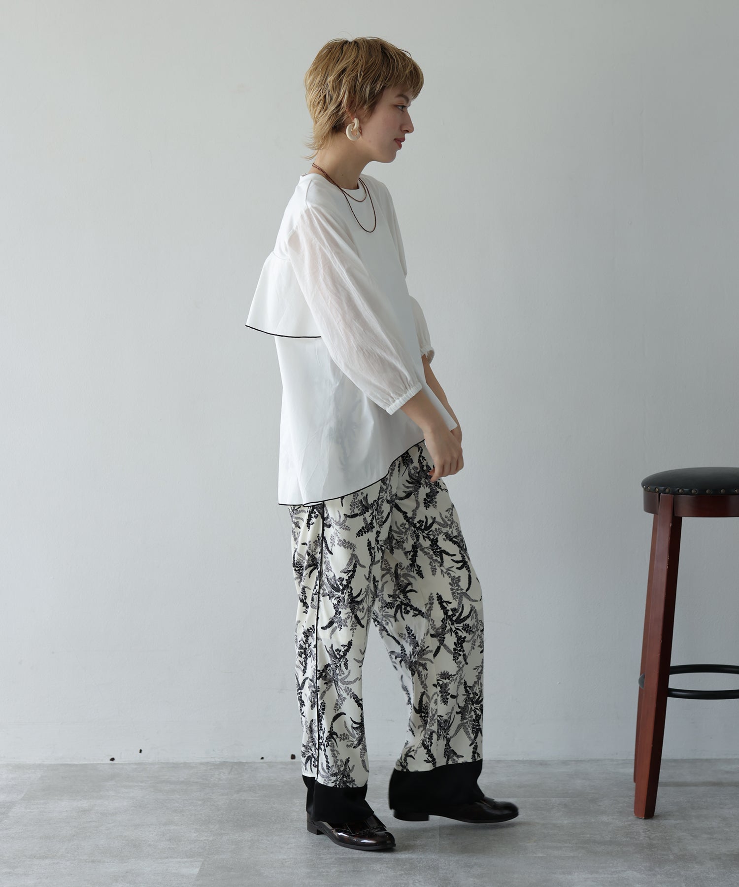 オフホワイト　model：H160