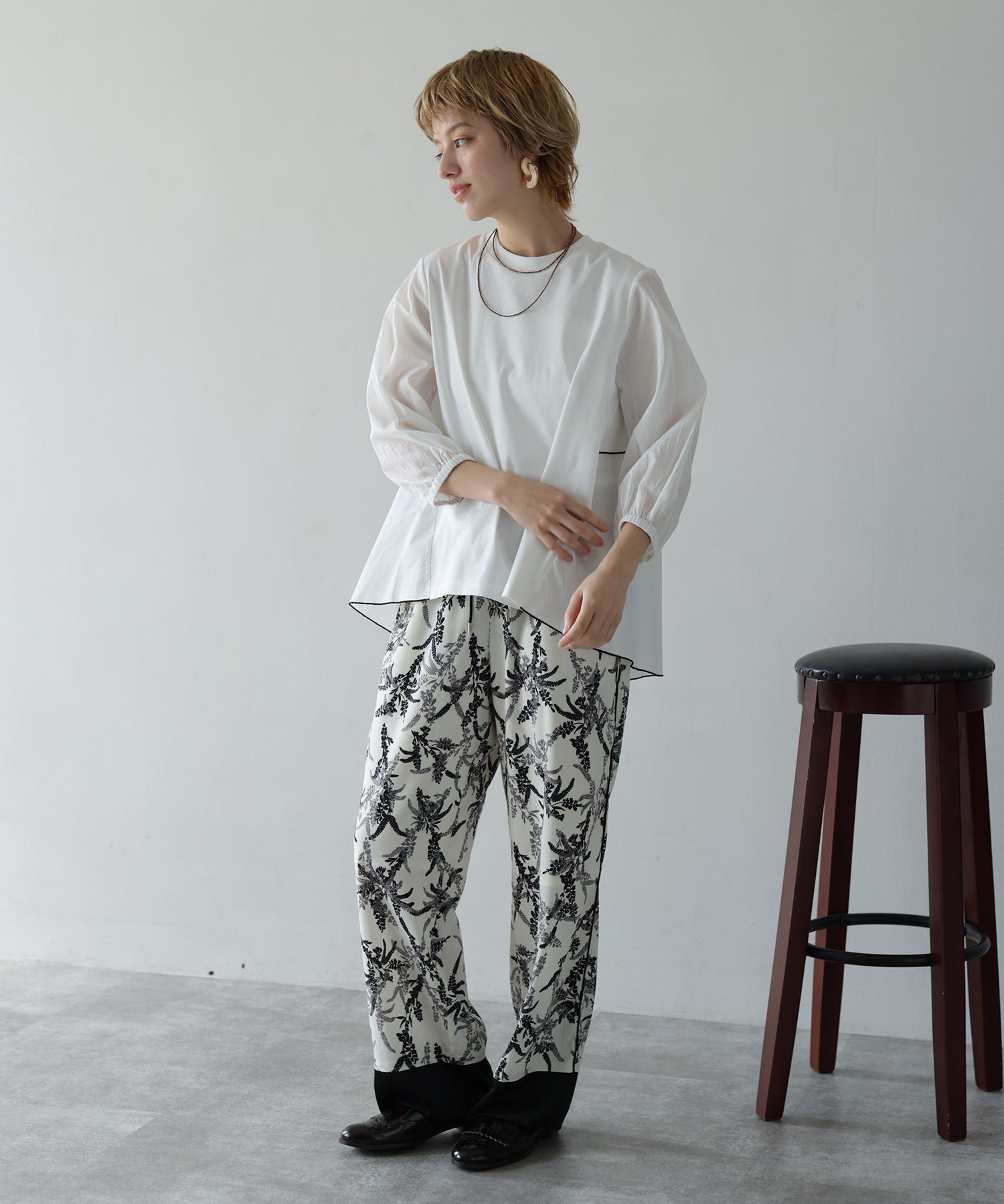 オフホワイト　model：H160