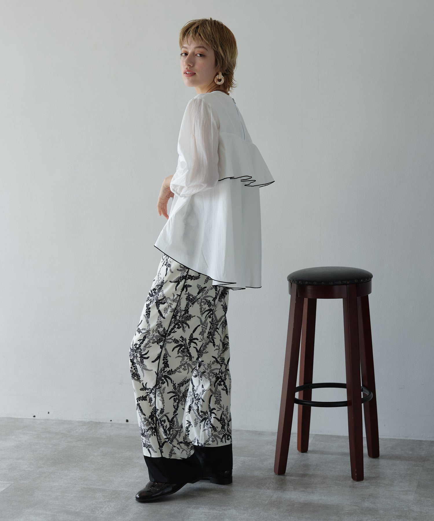 オフホワイト　model：H160