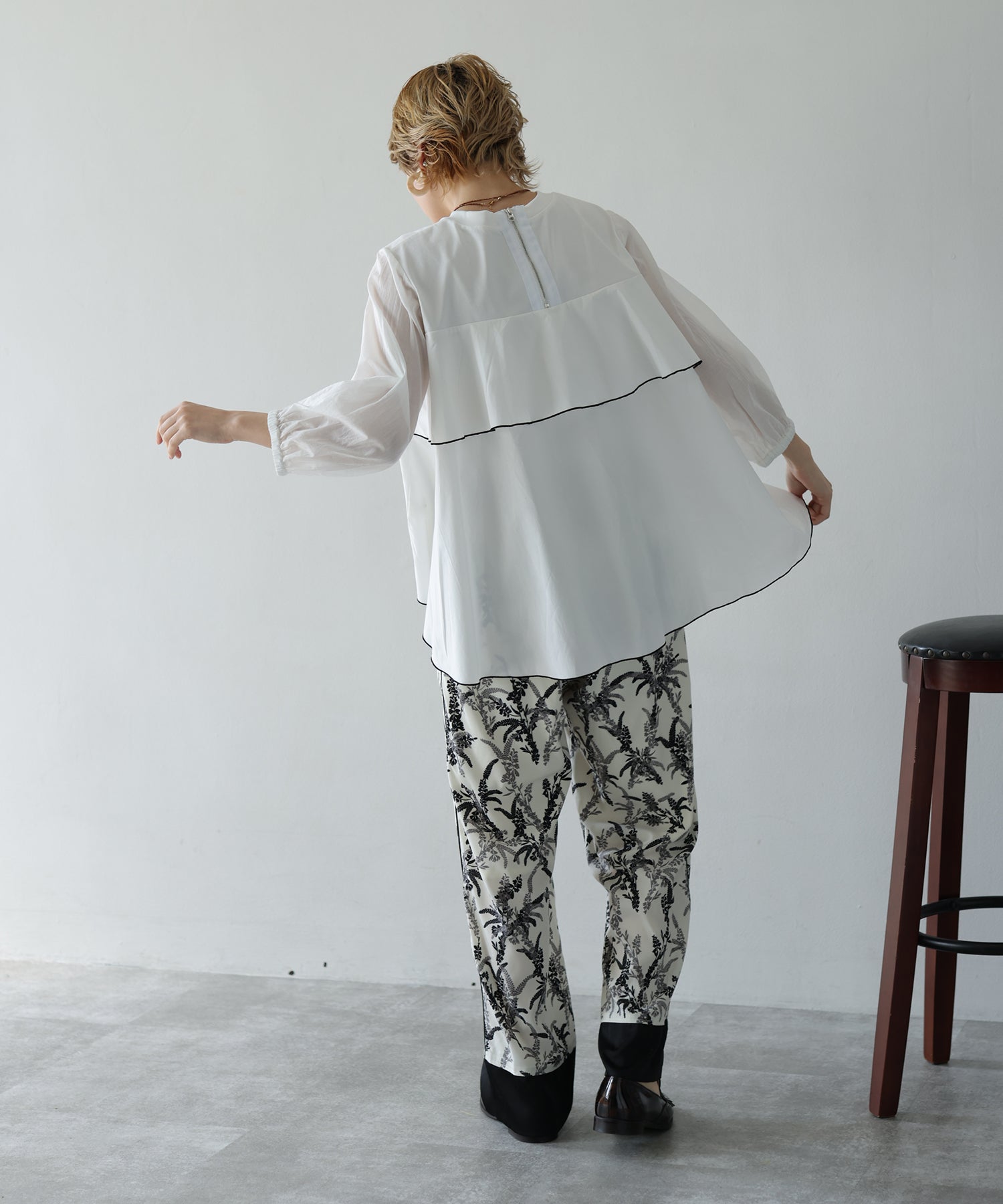 オフホワイト　model：H160