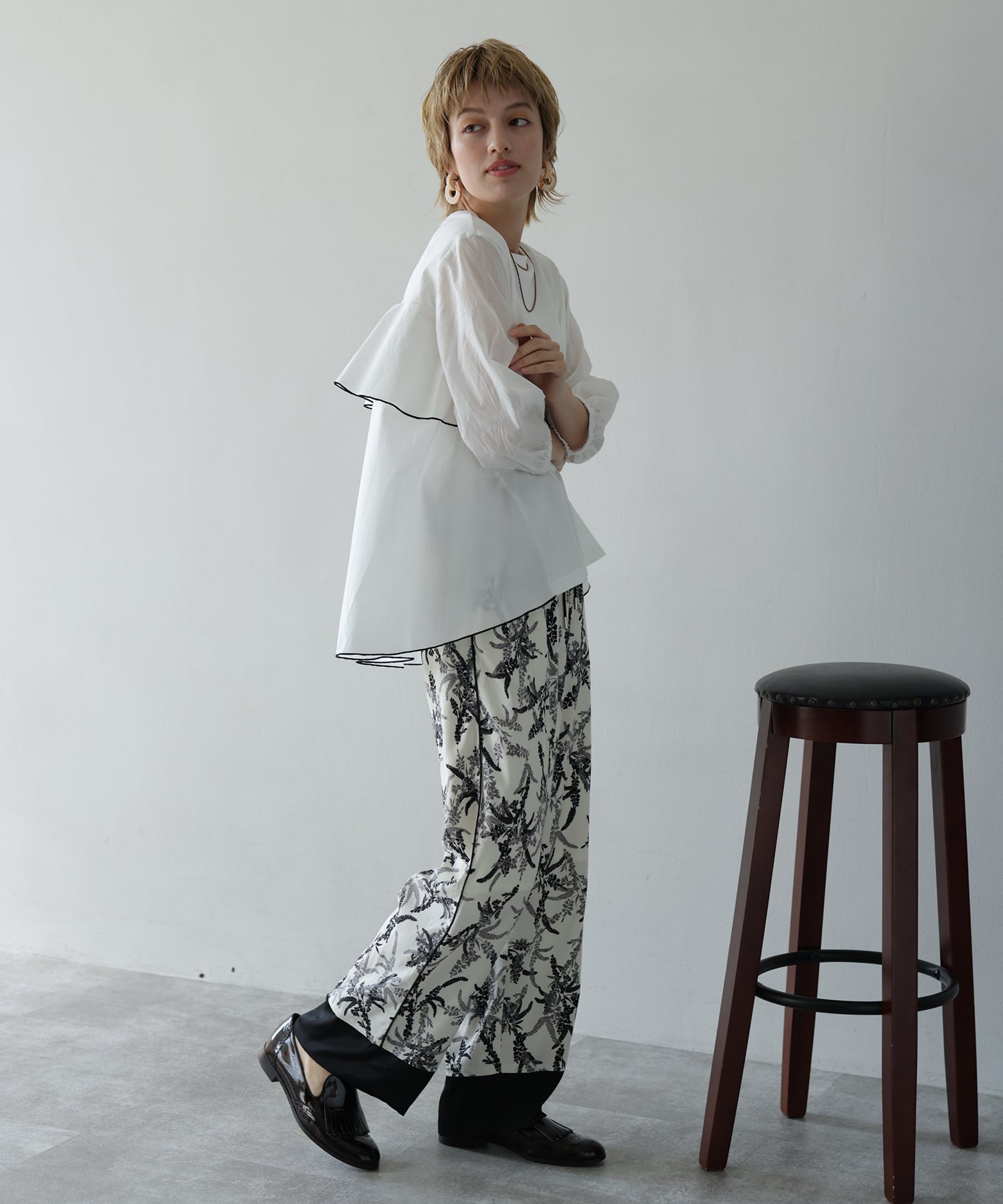 オフホワイト　model：H160