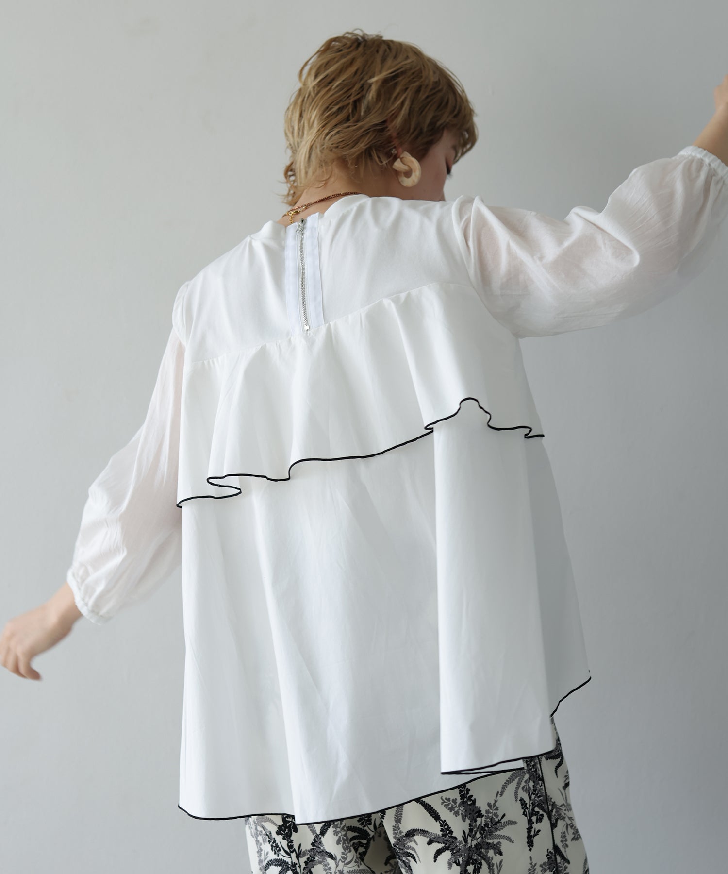 オフホワイト　model：H160