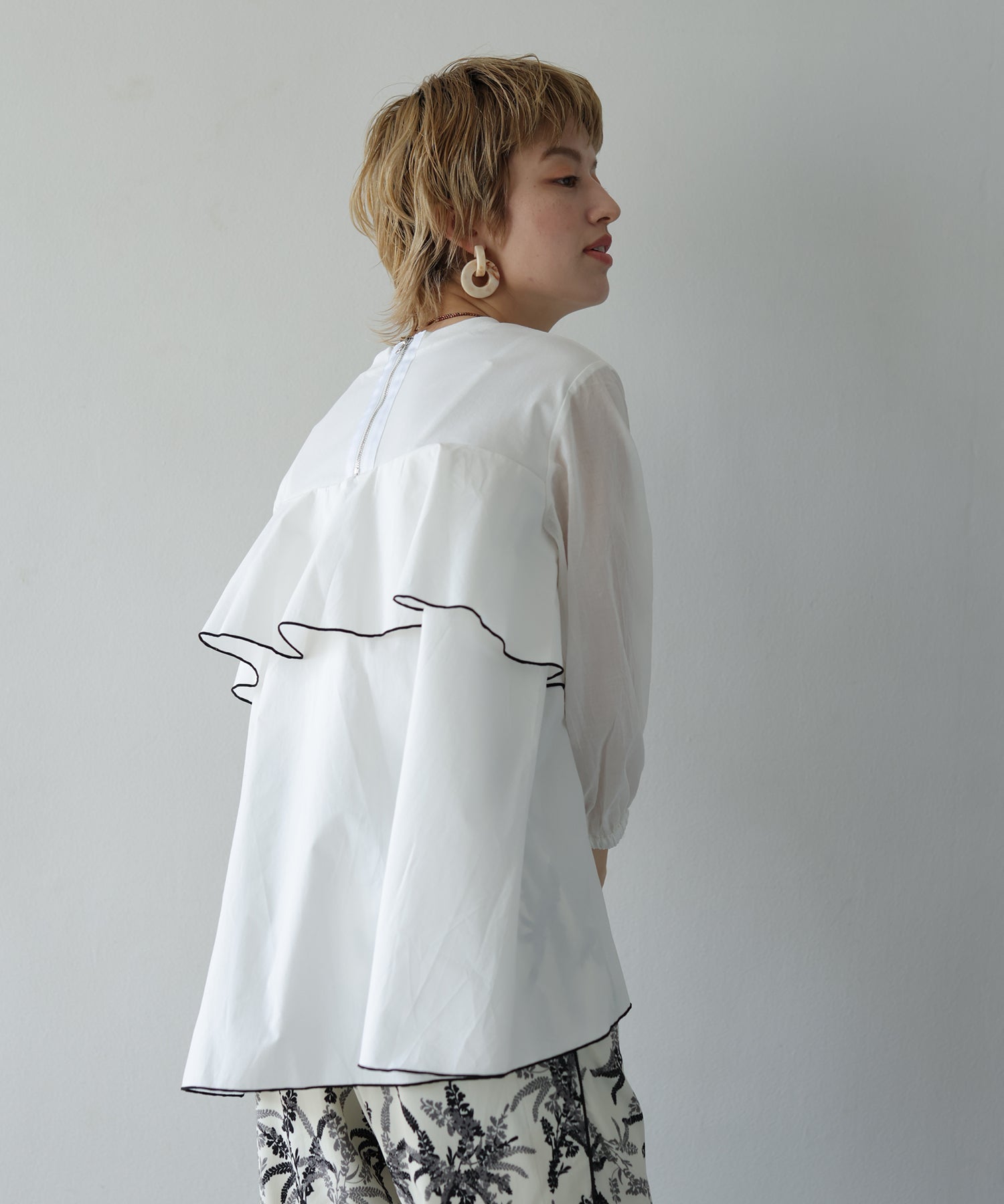 オフホワイト　model：H160