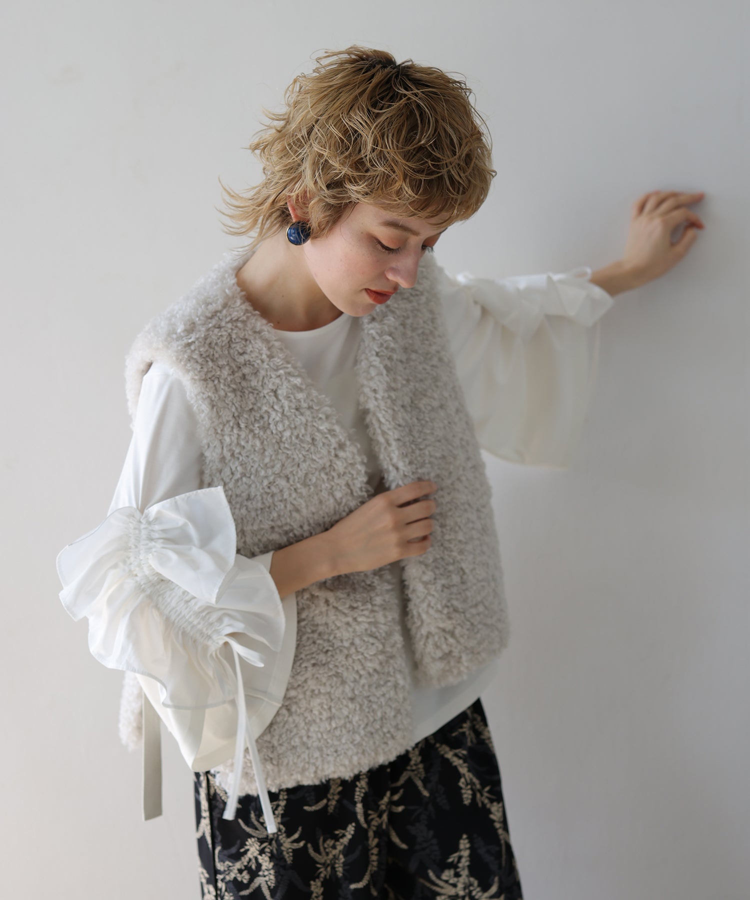 オフホワイト　model：H160