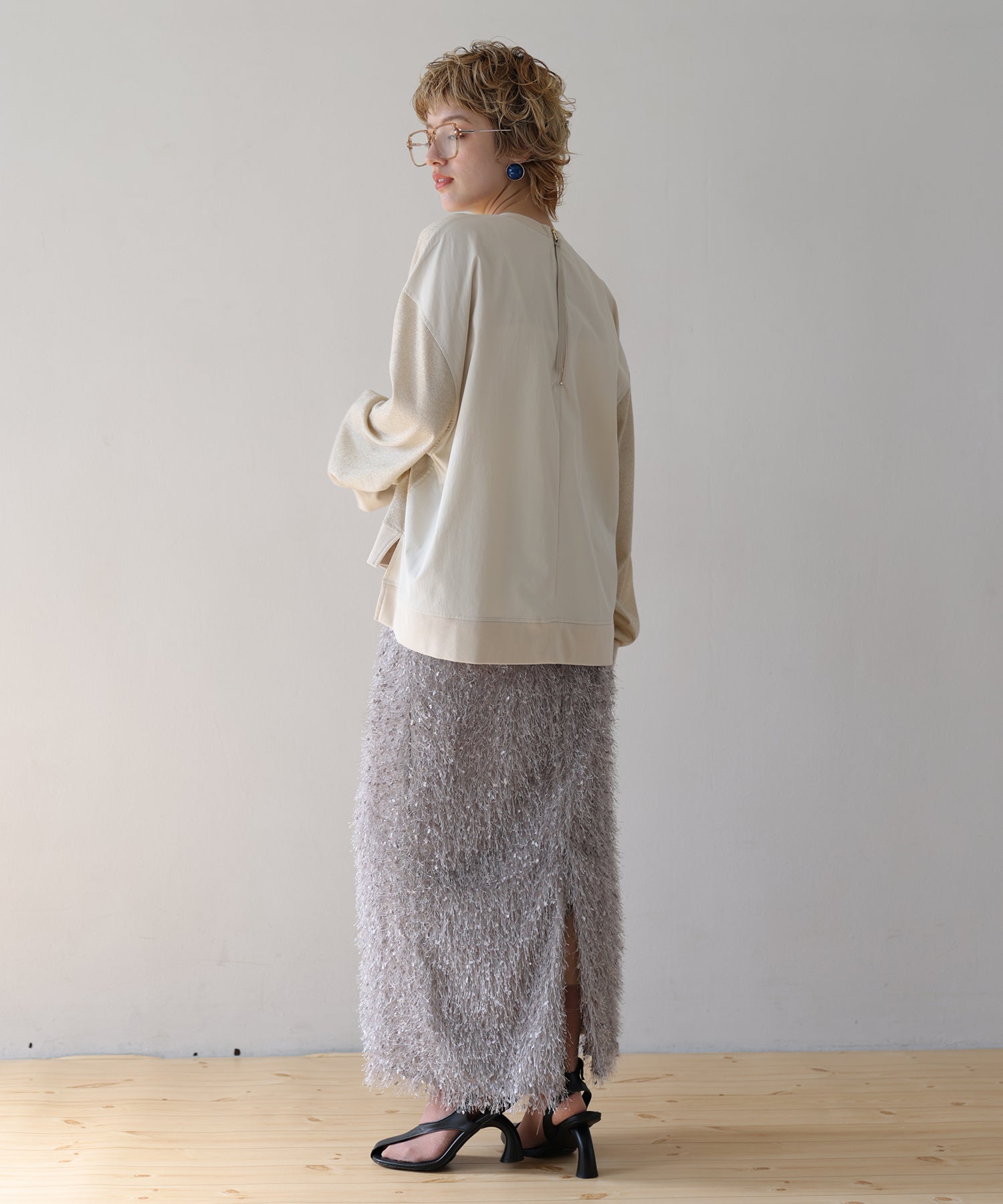 ベージュ　model：H160