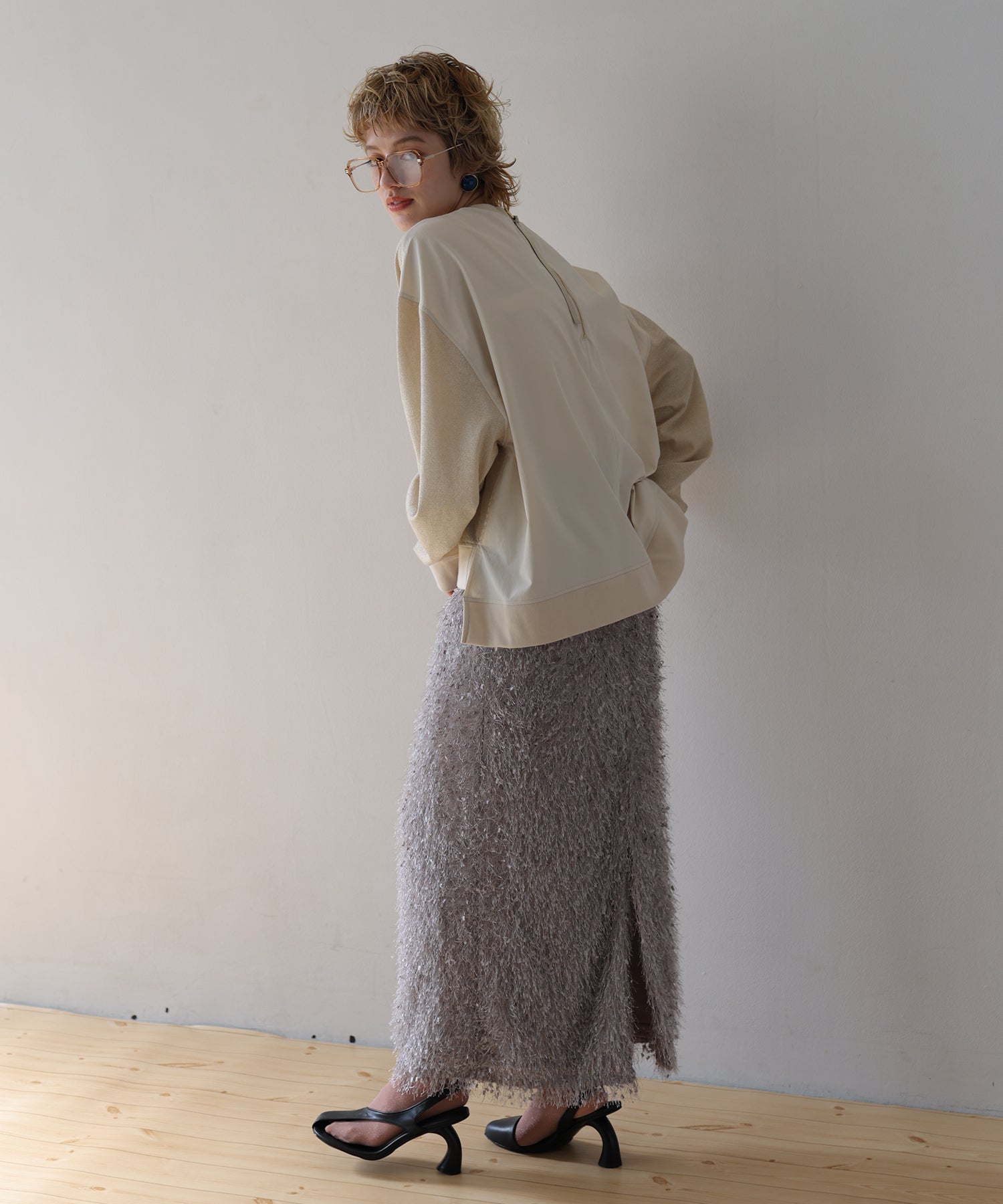 ベージュ　model：H160