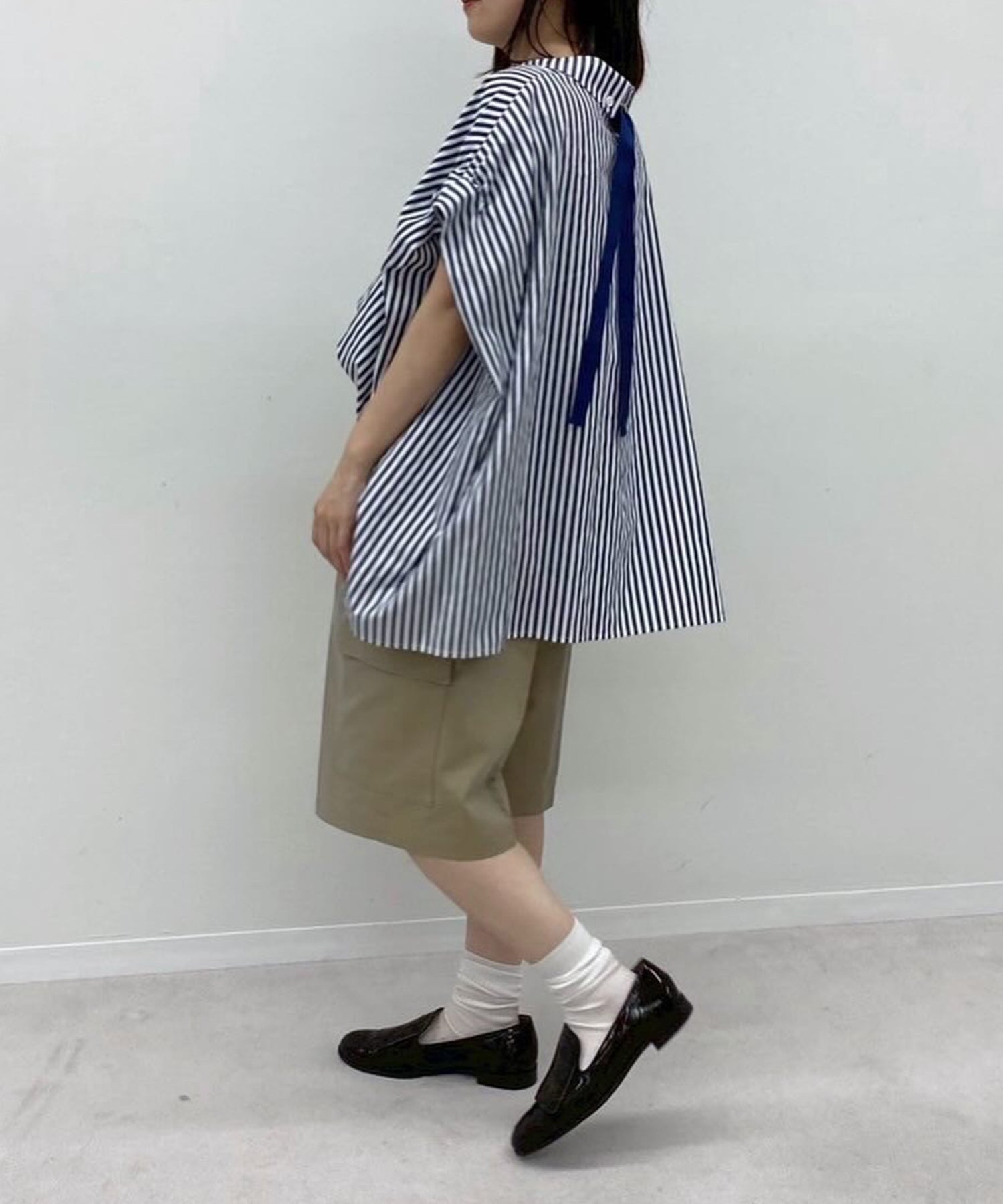 バックリボンボックスシャツ