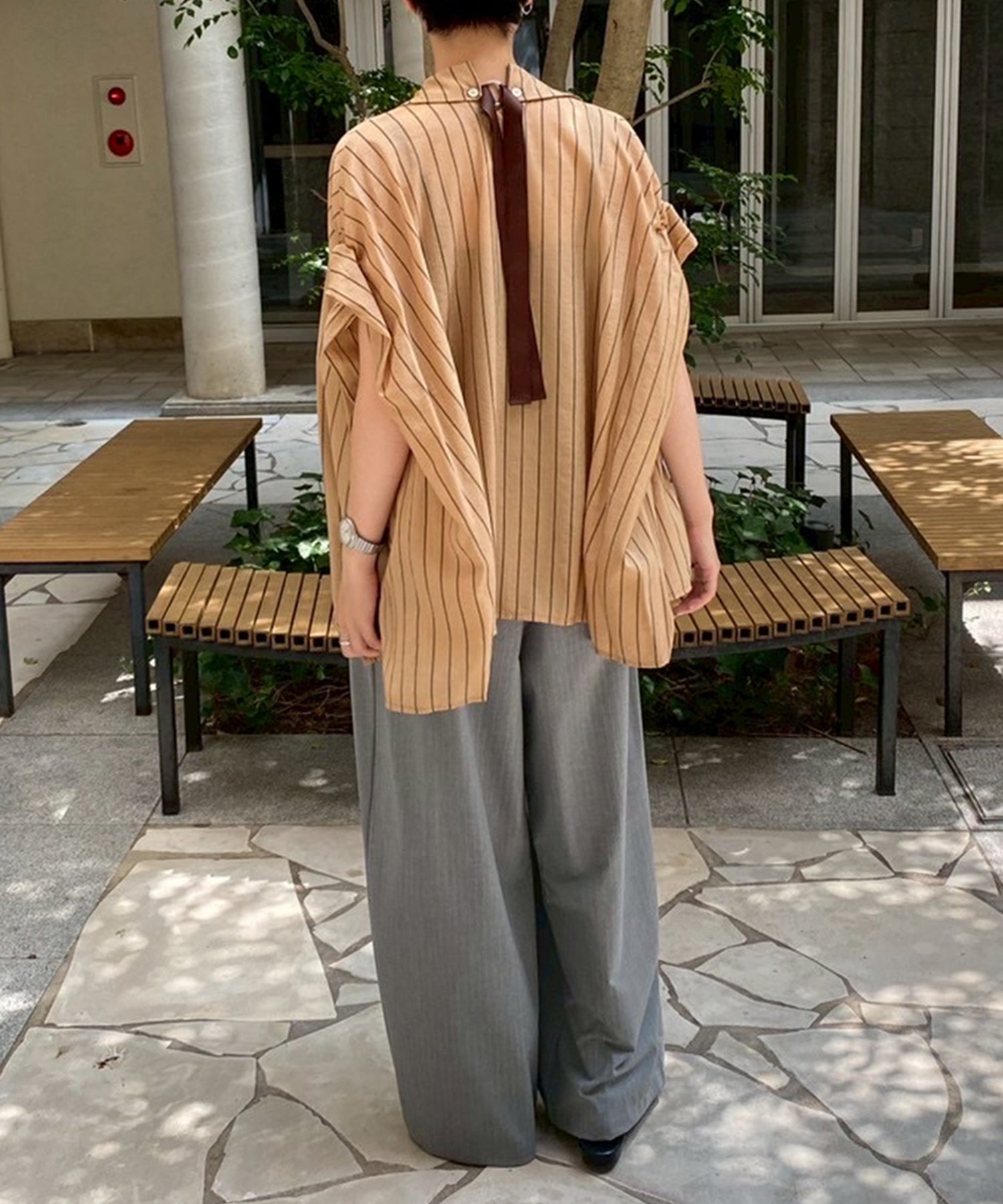 グレー　staff：H161