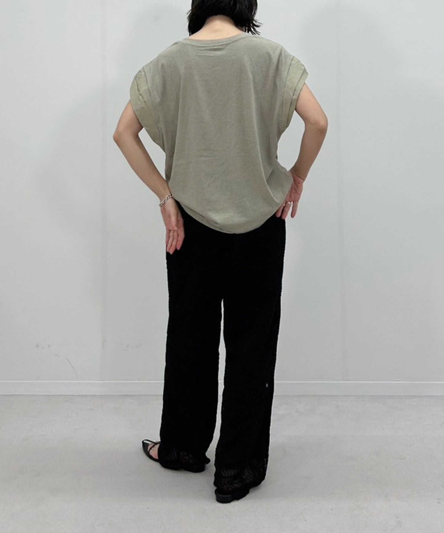 カーキ　staff：H155