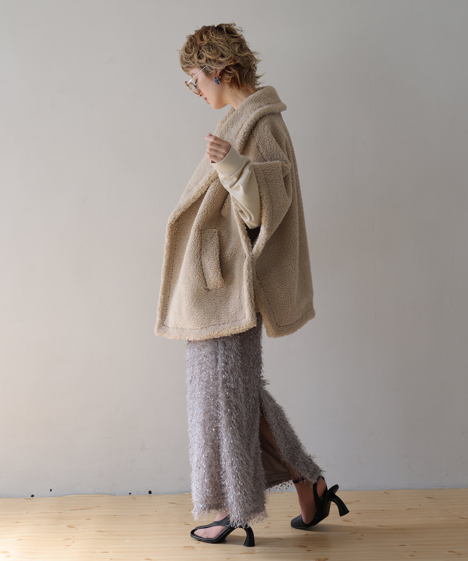 ベージュ　model：H160