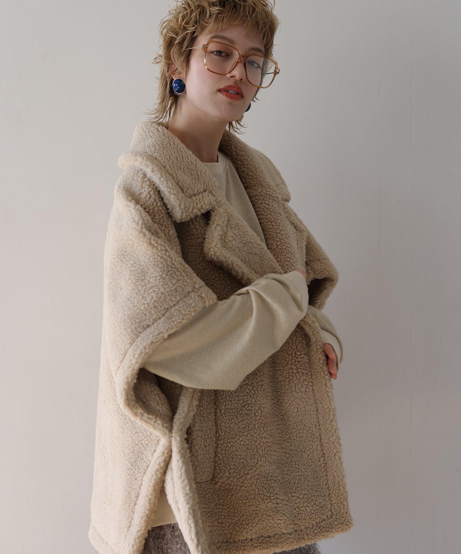 ベージュ　model：H160