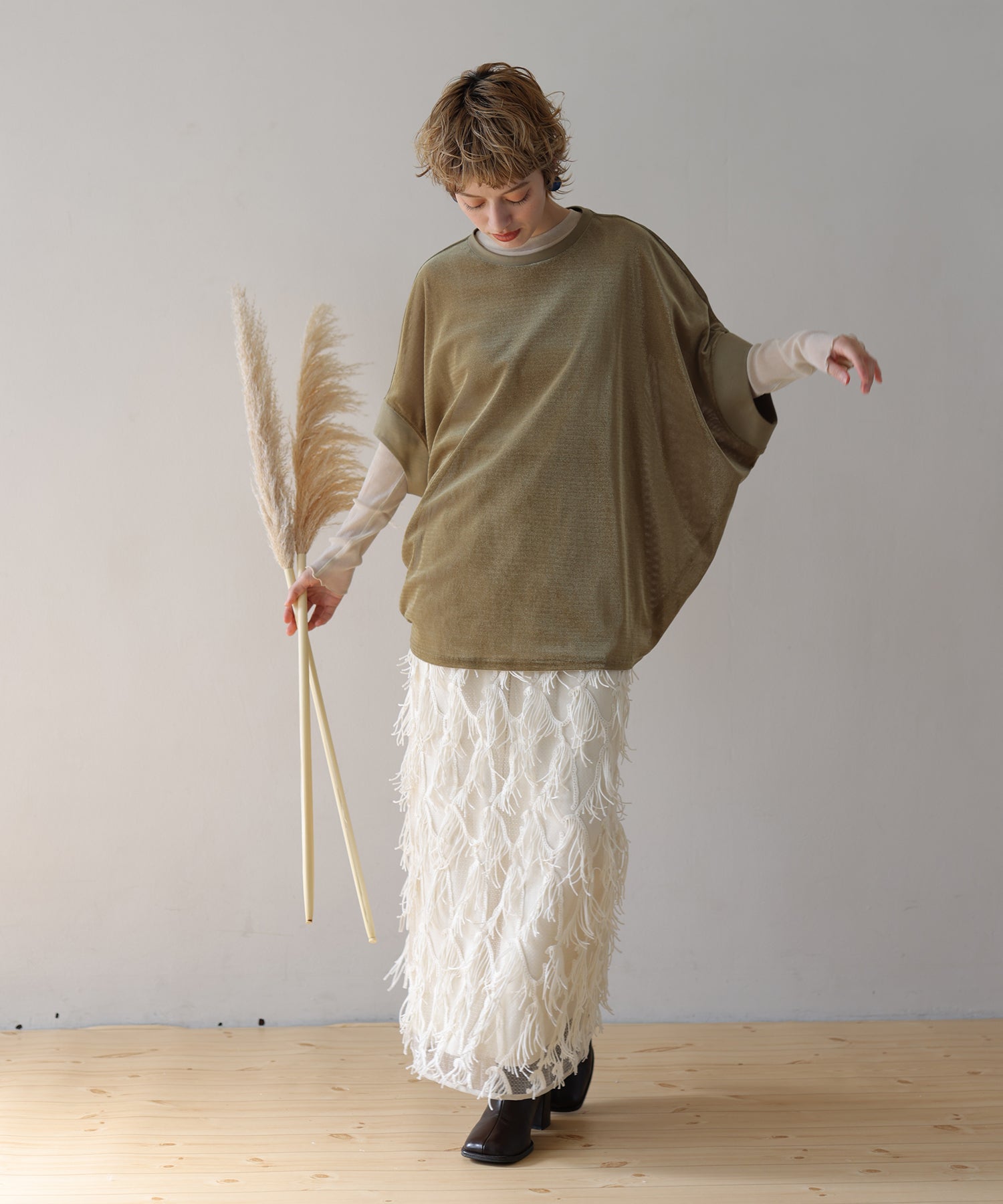 カーキ　model：H160