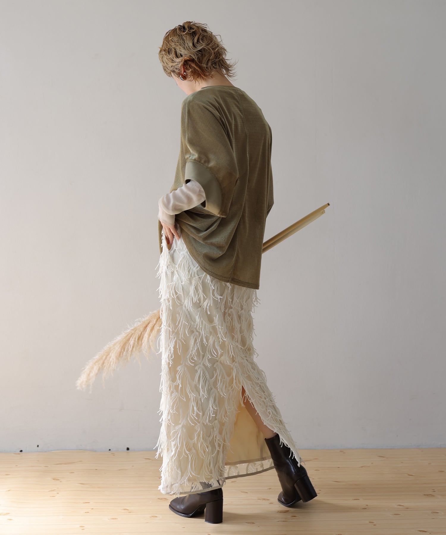 カーキ　model：H160