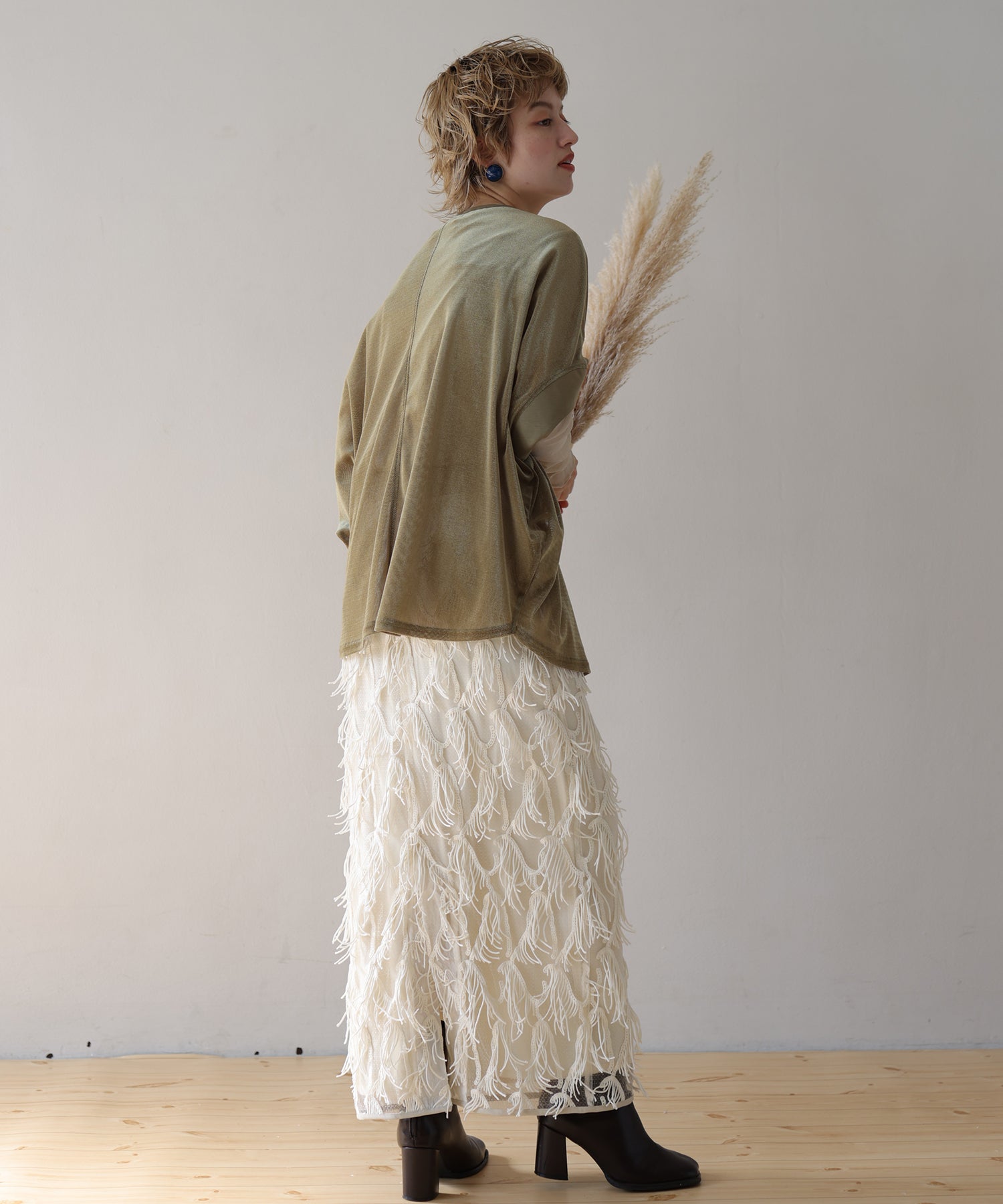 オフホワイト　model：H160