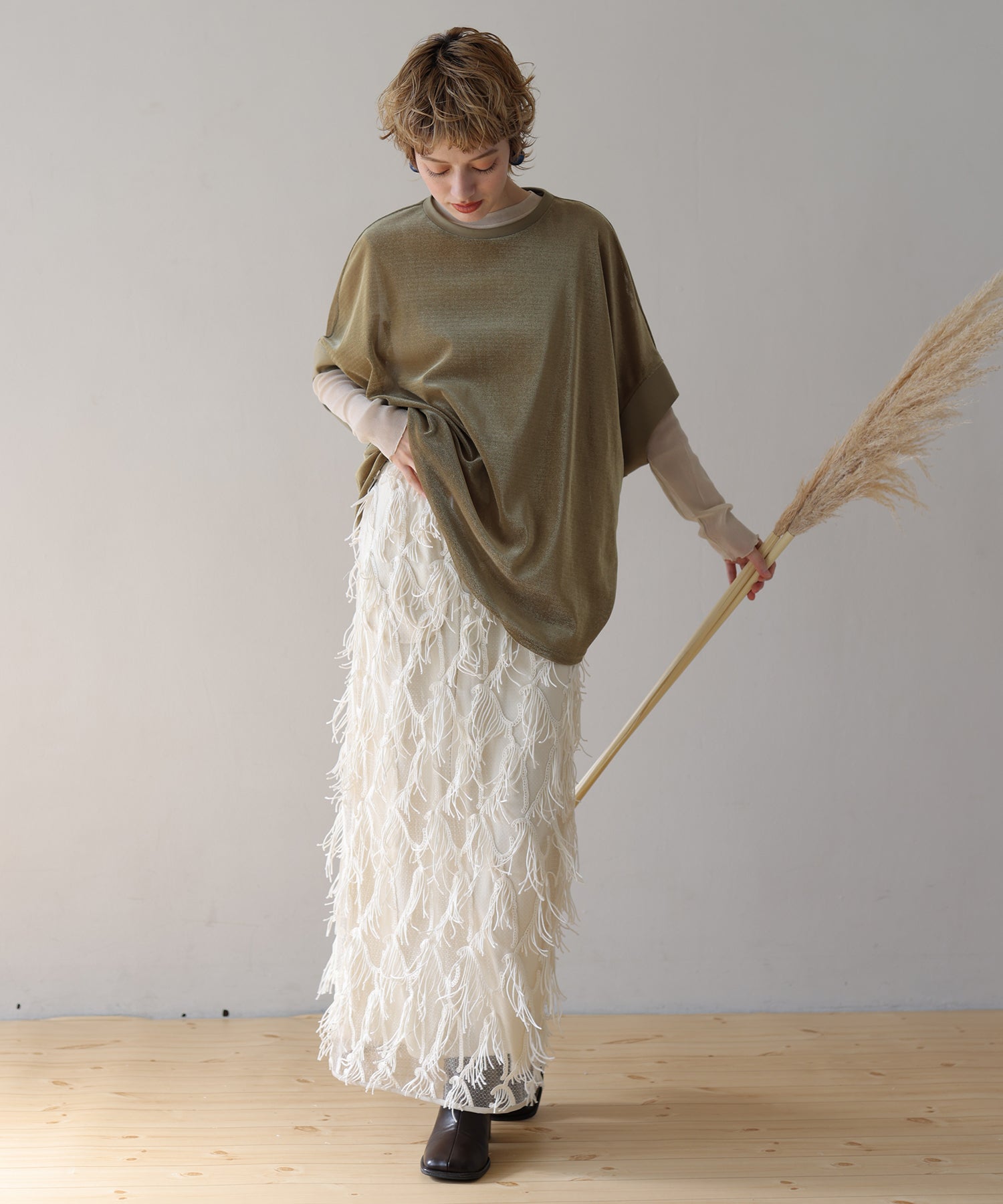 オフホワイト　model：H160