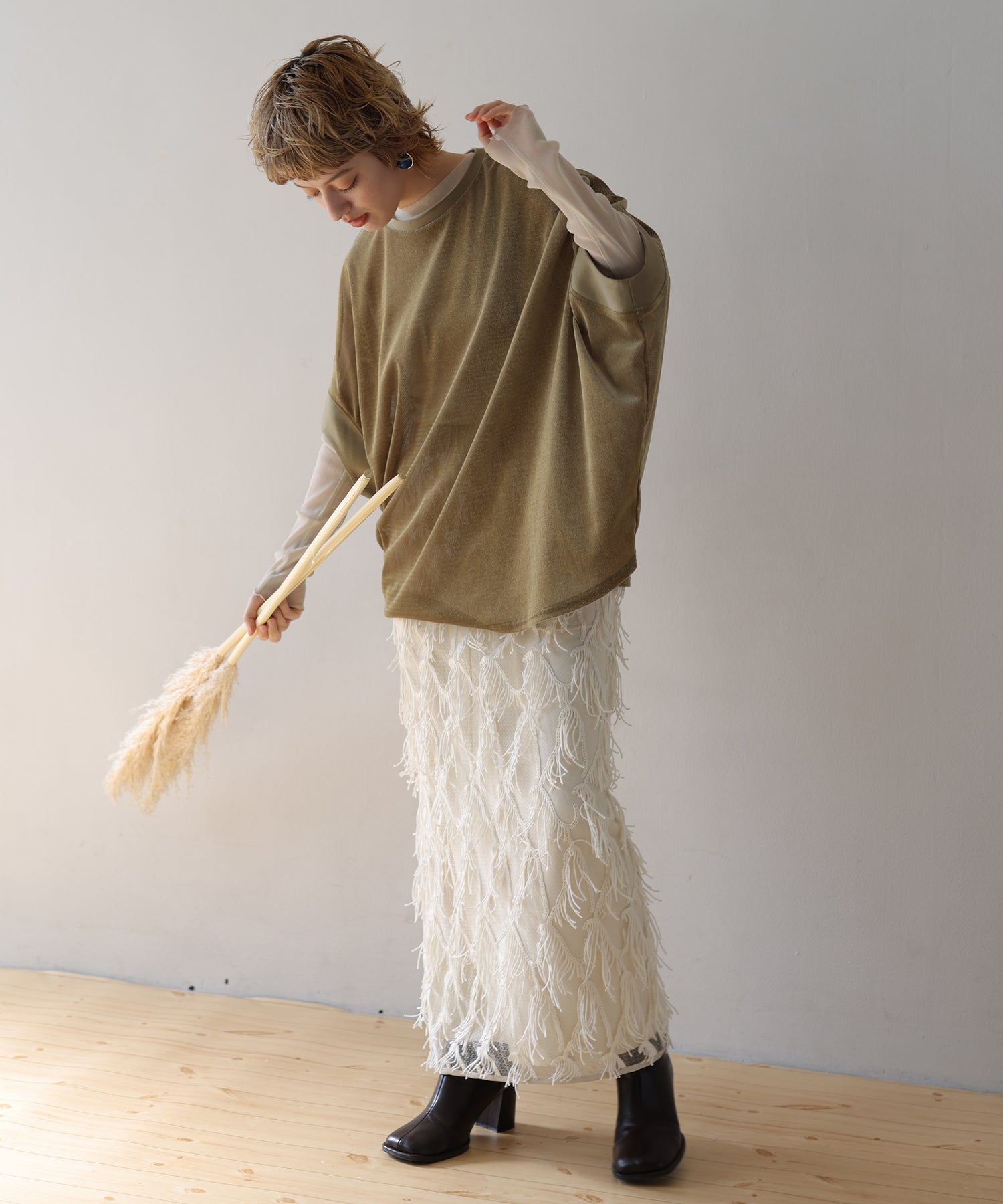 オフホワイト　model：H160