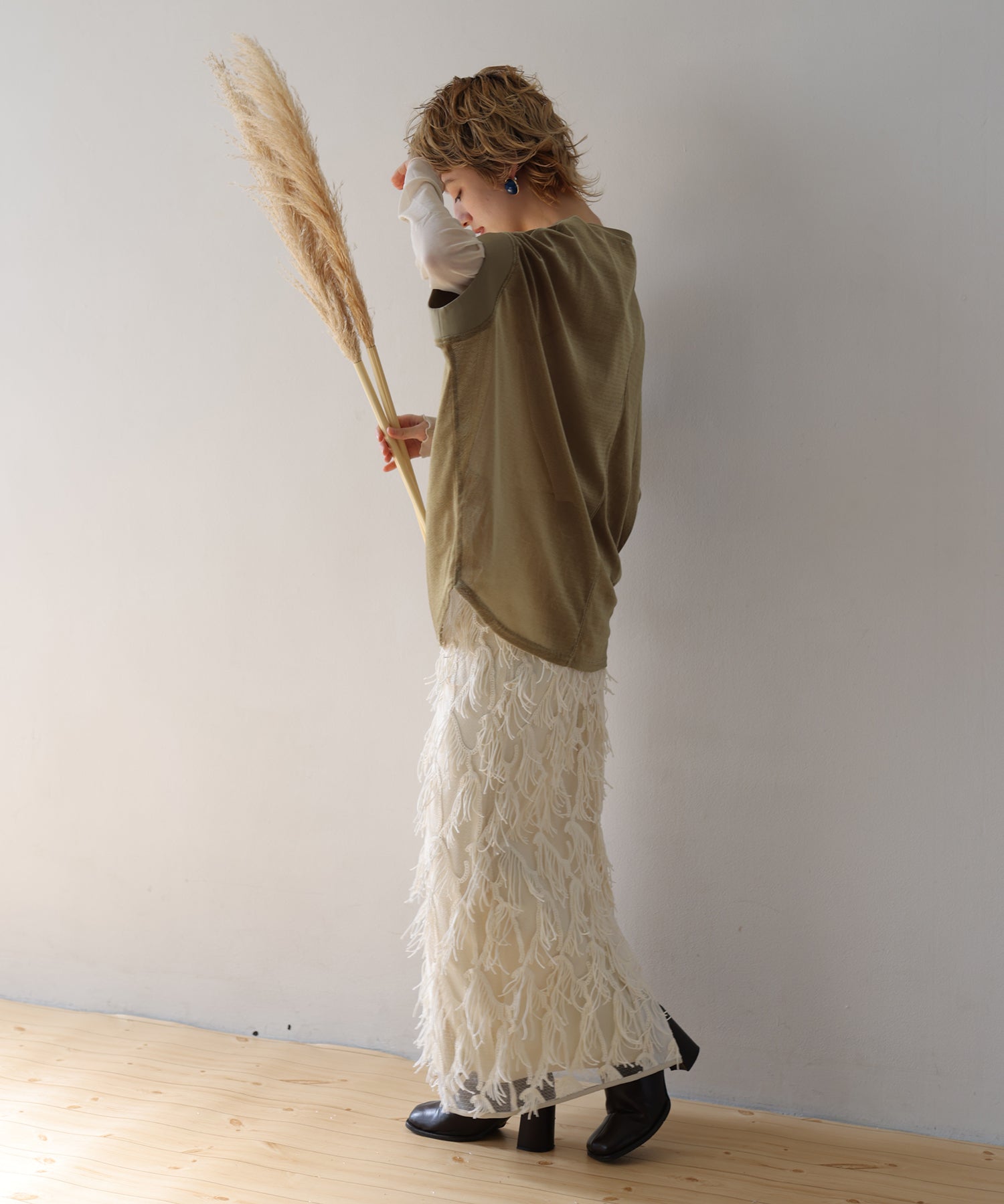 カーキ　model：H160