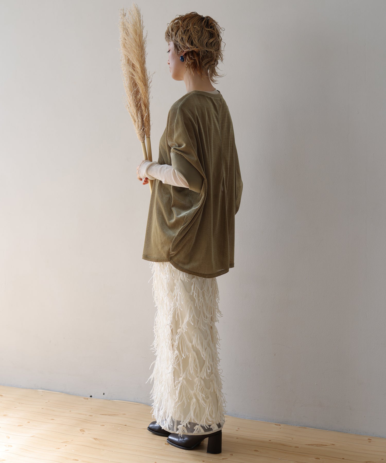 オフホワイト　model：H160