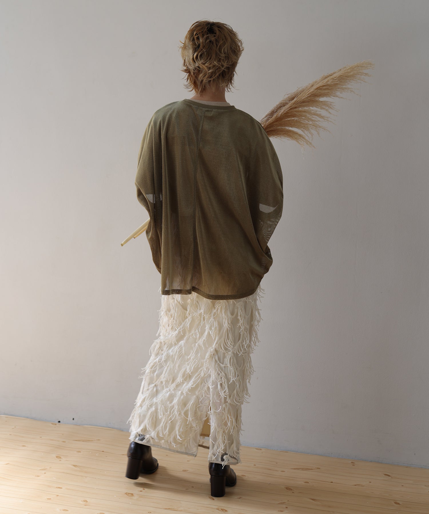 カーキ　model：H160