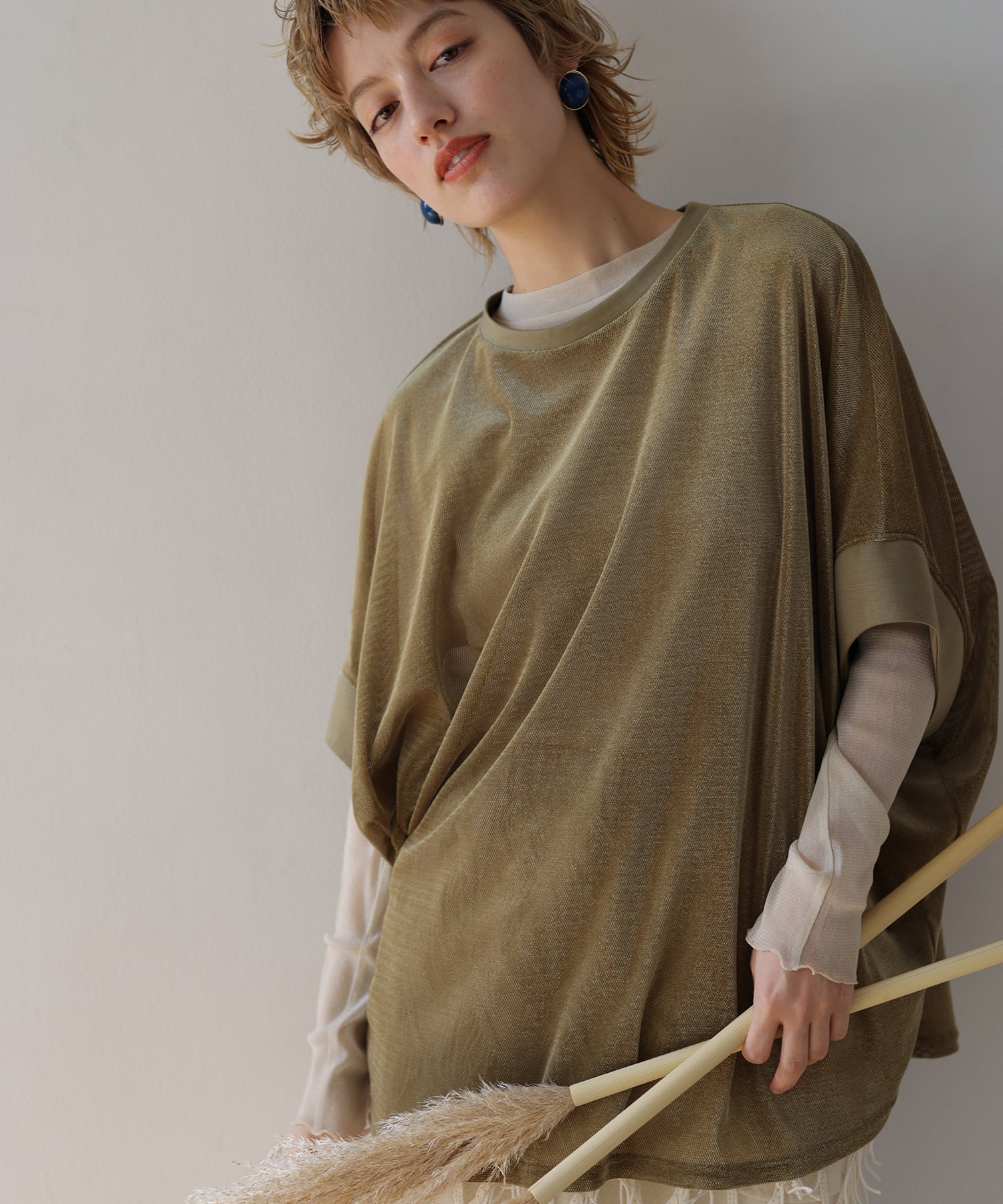 カーキ　model：H160