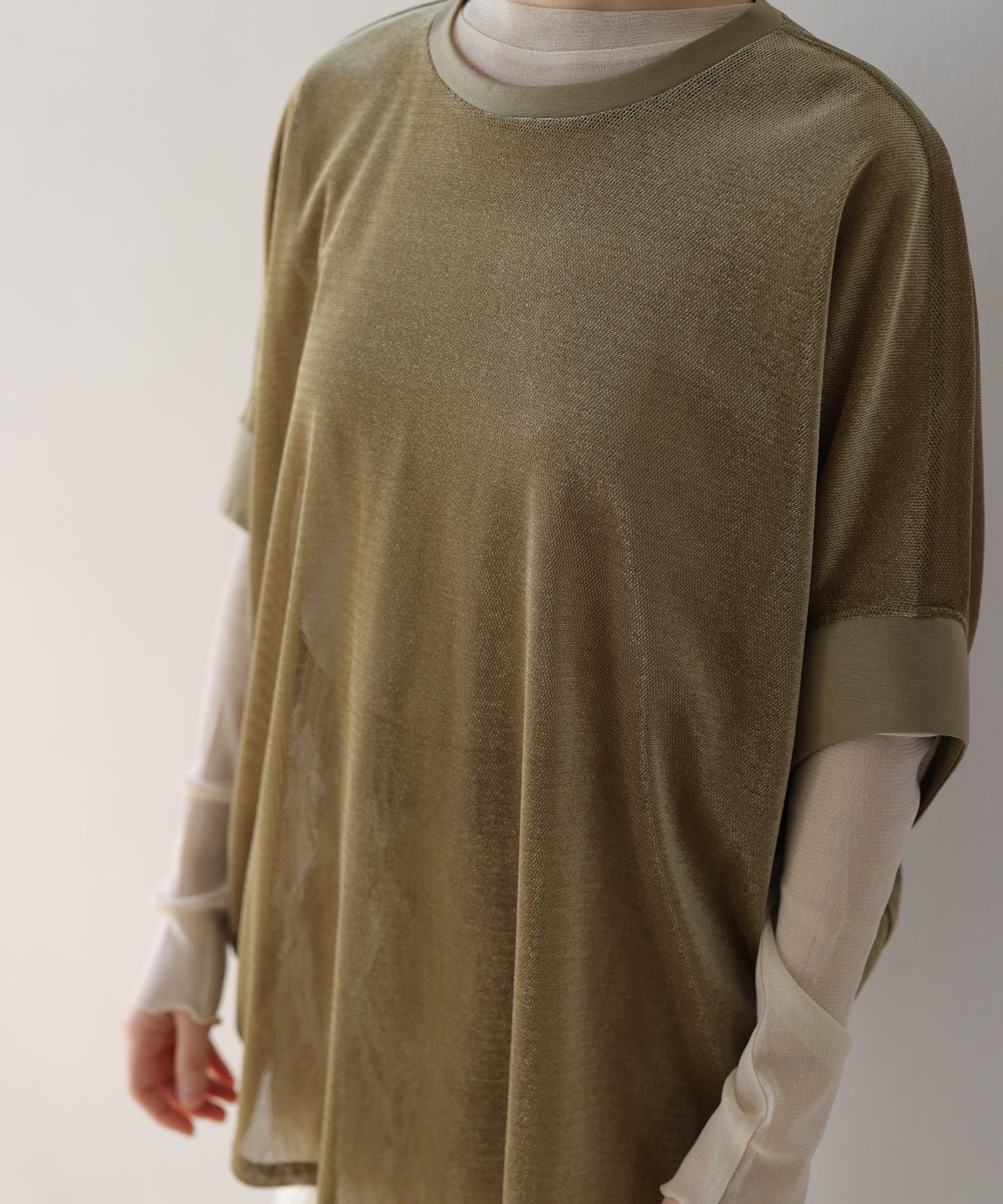 カーキ　model：H160