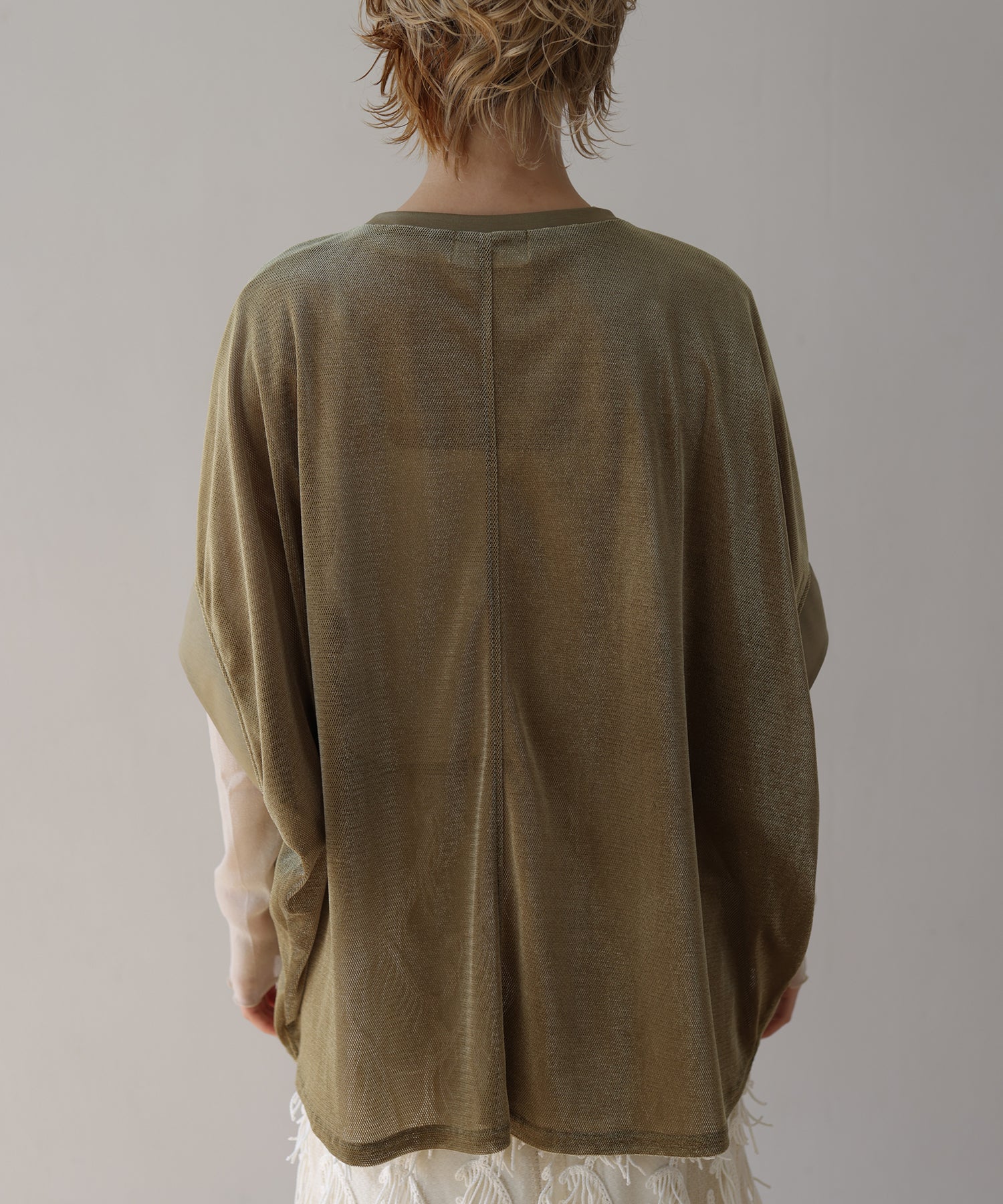 カーキ　model：H160