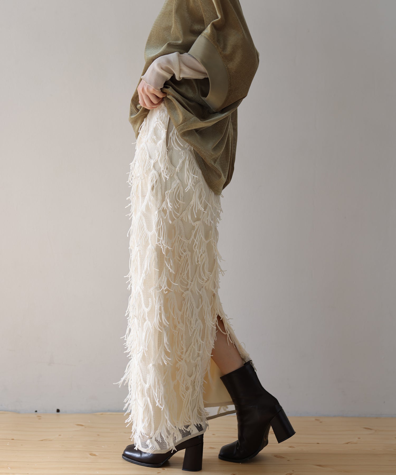 オフホワイト　model：H160