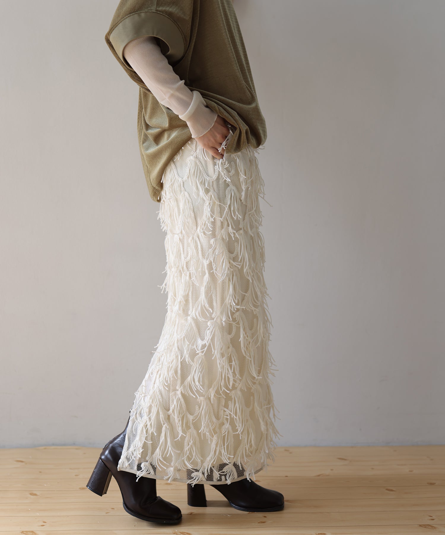 オフホワイト　model：H160