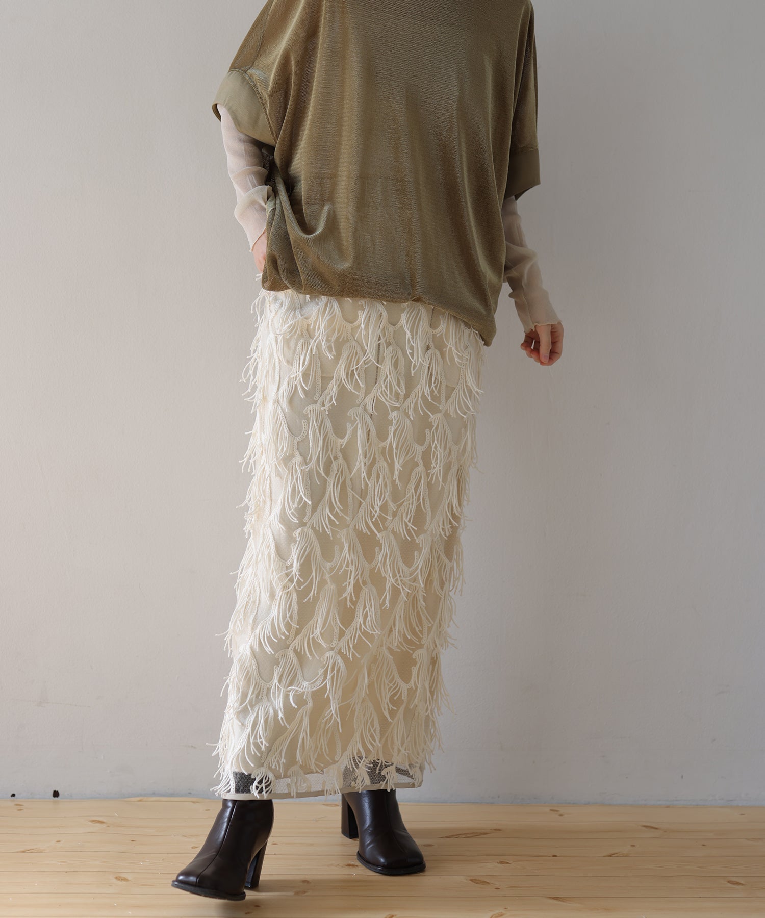 オフホワイト　model：H160