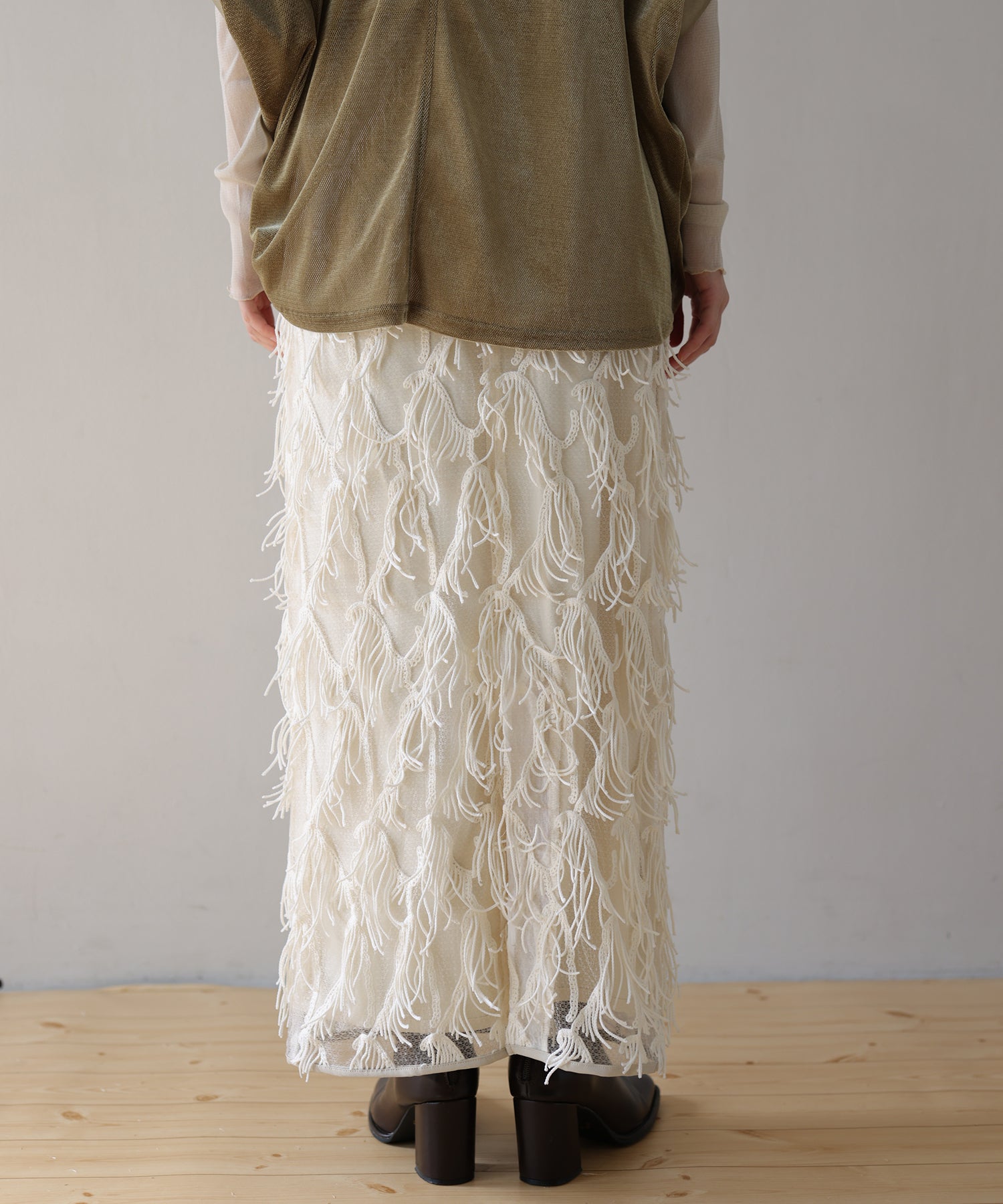 オフホワイト　model：H160