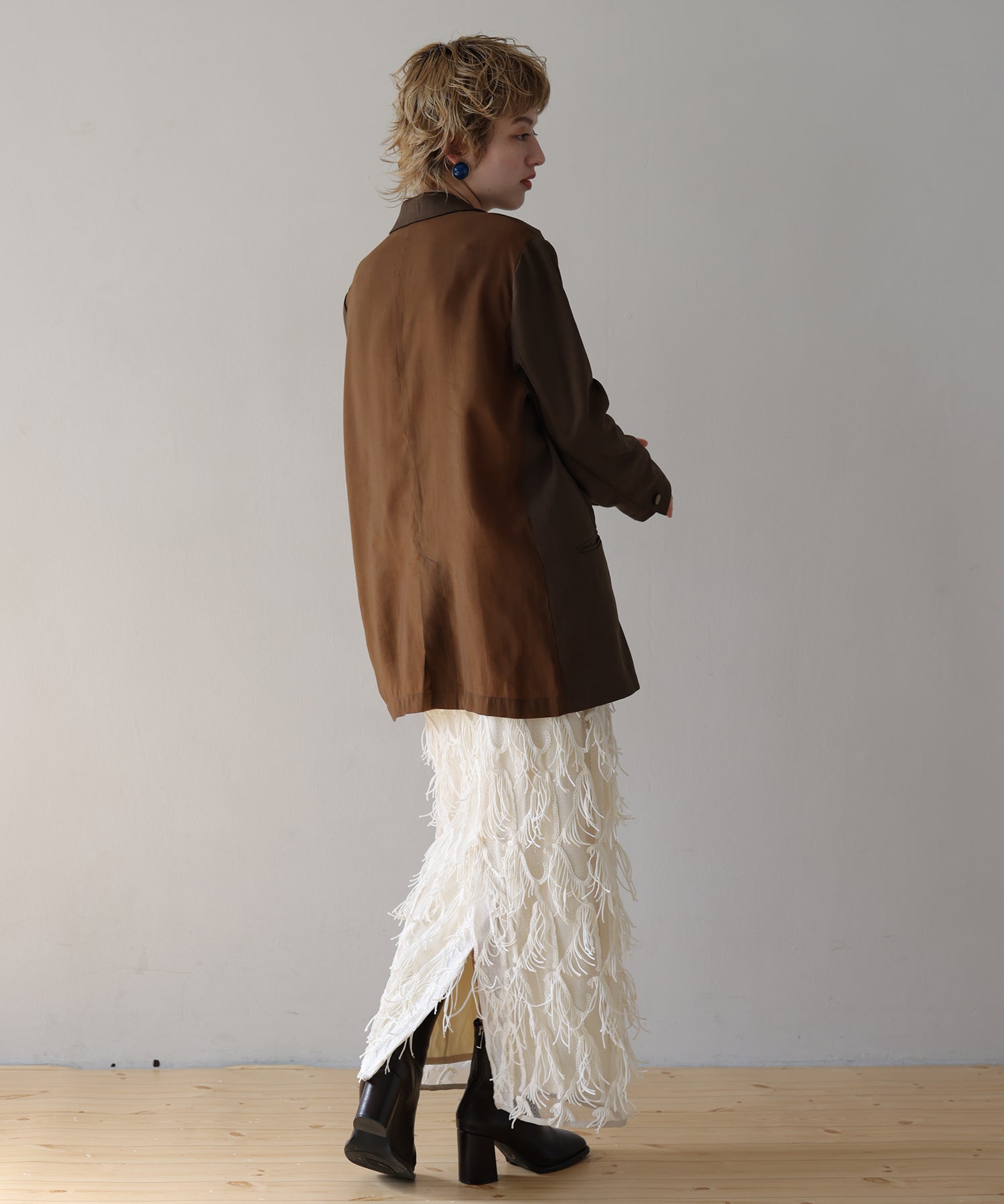 オフホワイト　model：H160