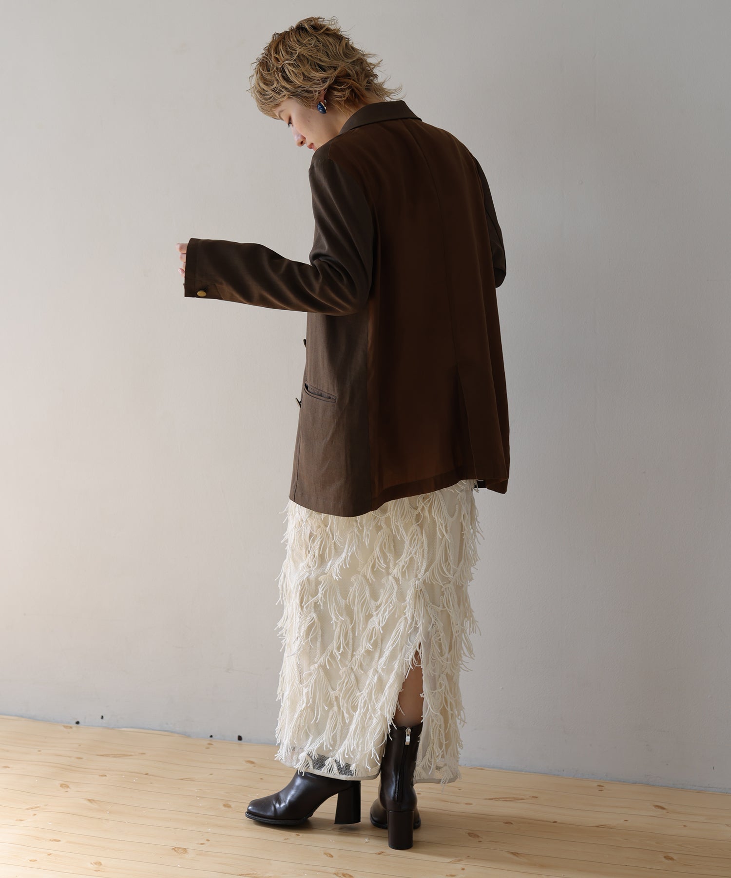 オフホワイト　model：H160