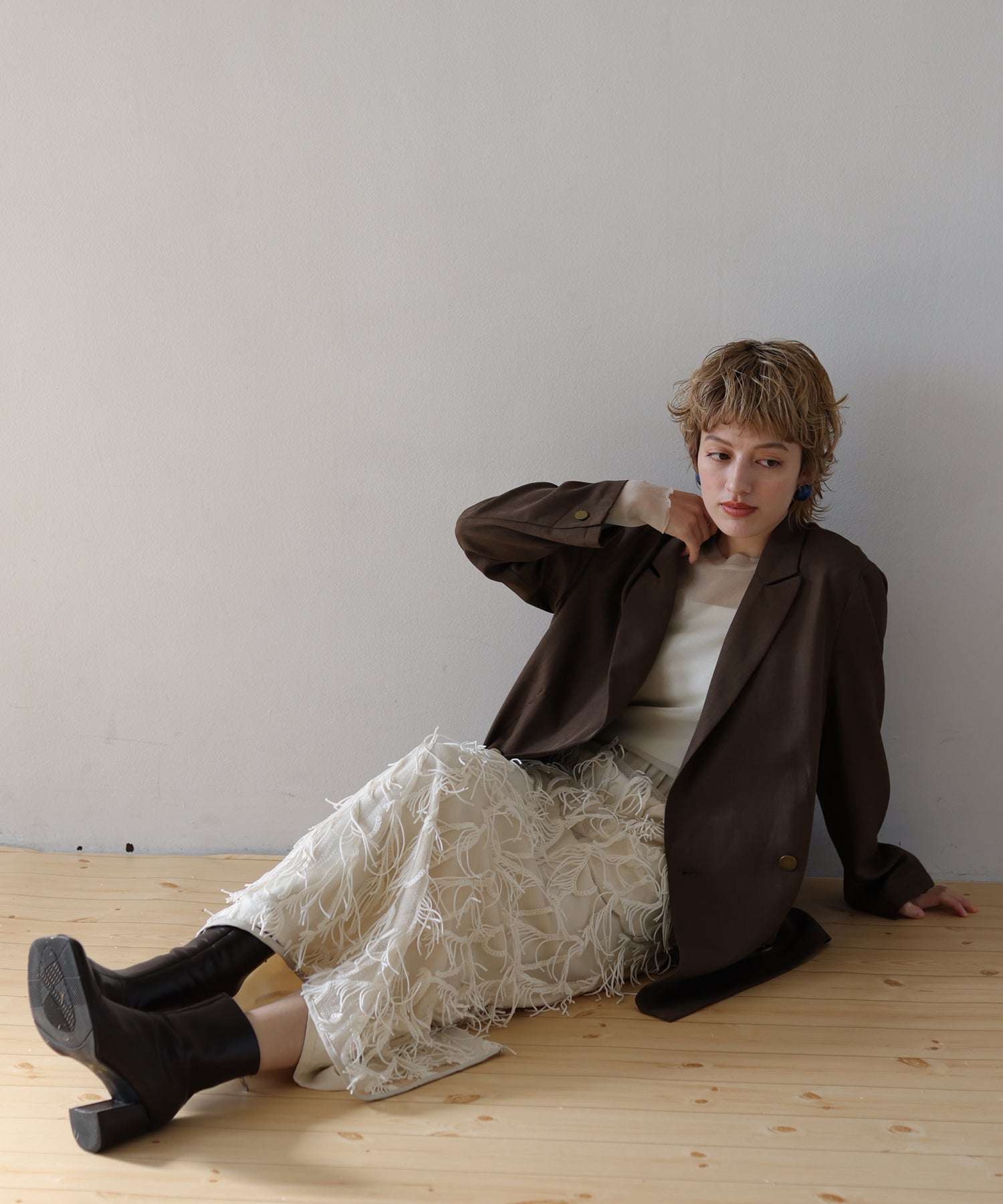 オフホワイト　model：H160