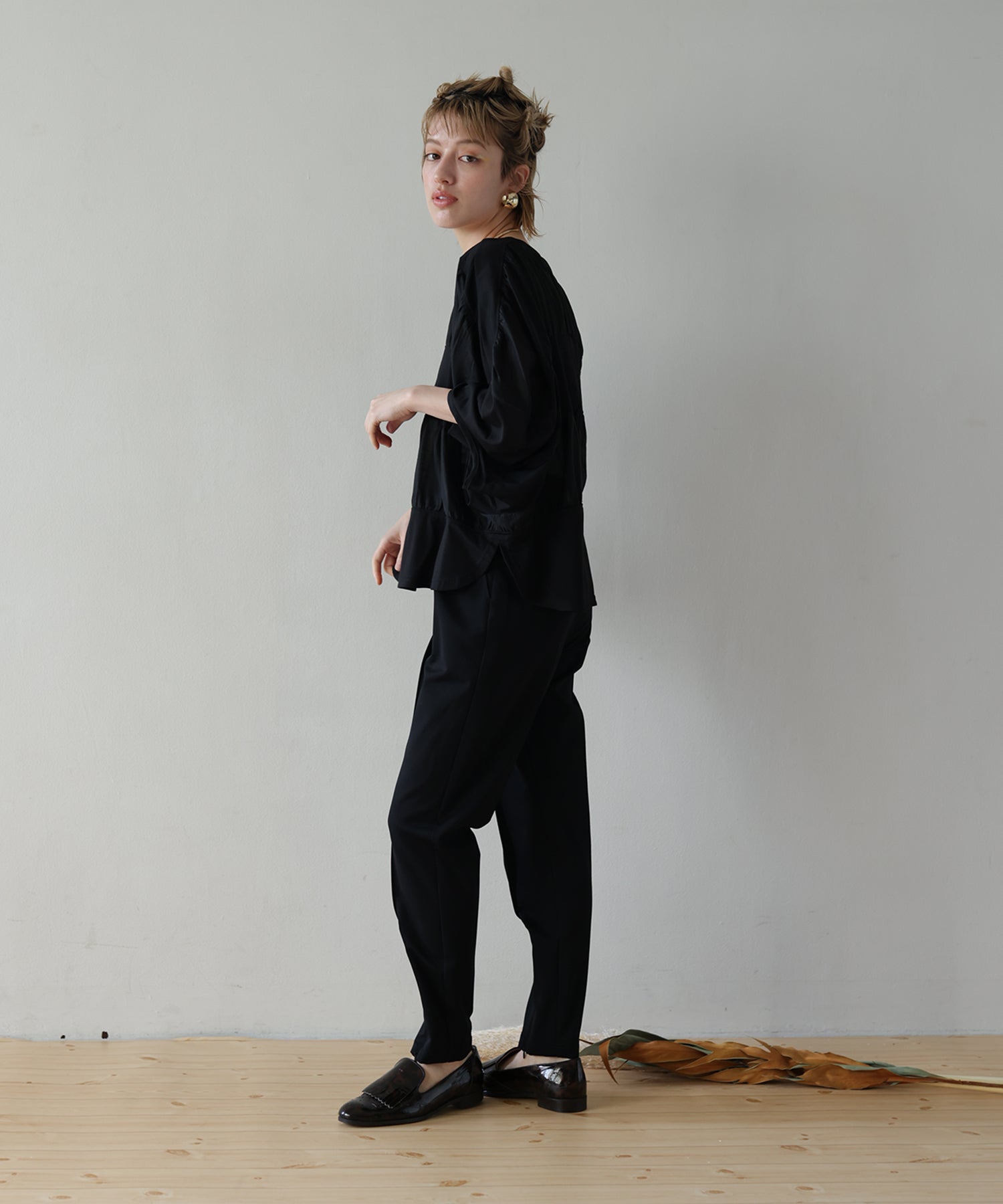 ブラック　model：H160