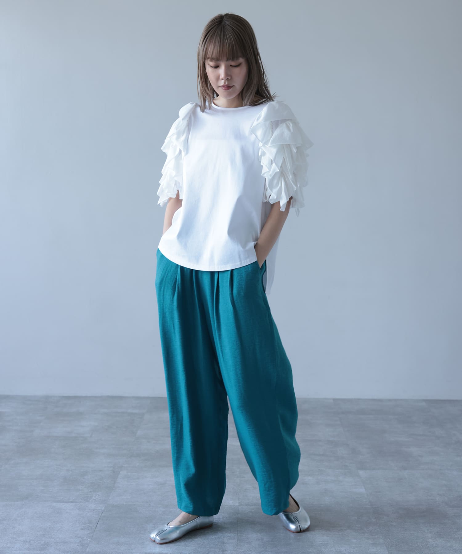 オフホワイト　model：H167