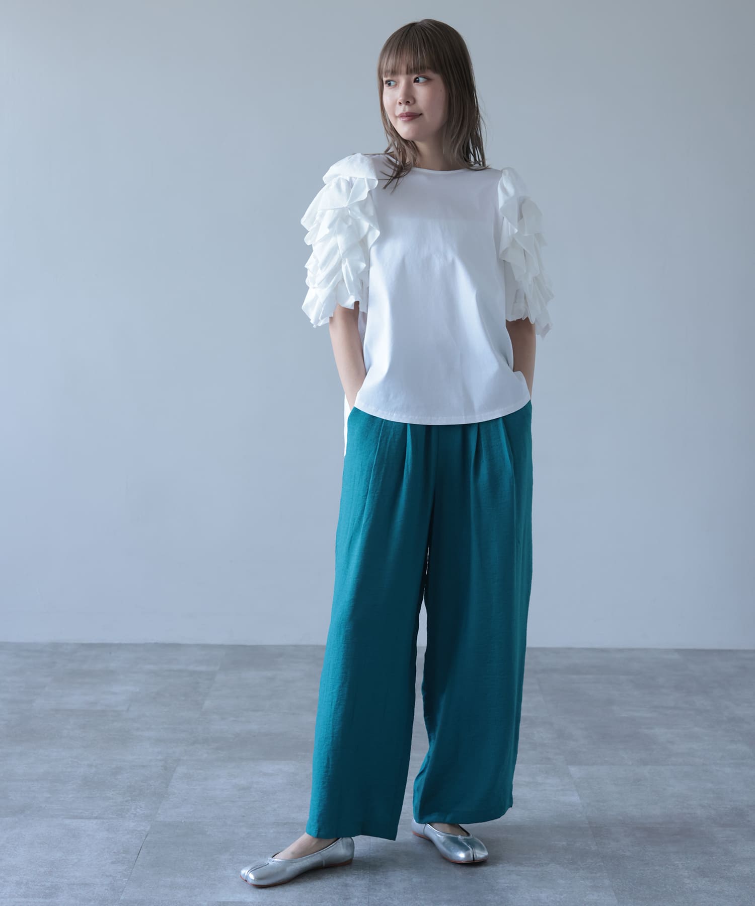 オフホワイト　model：H167