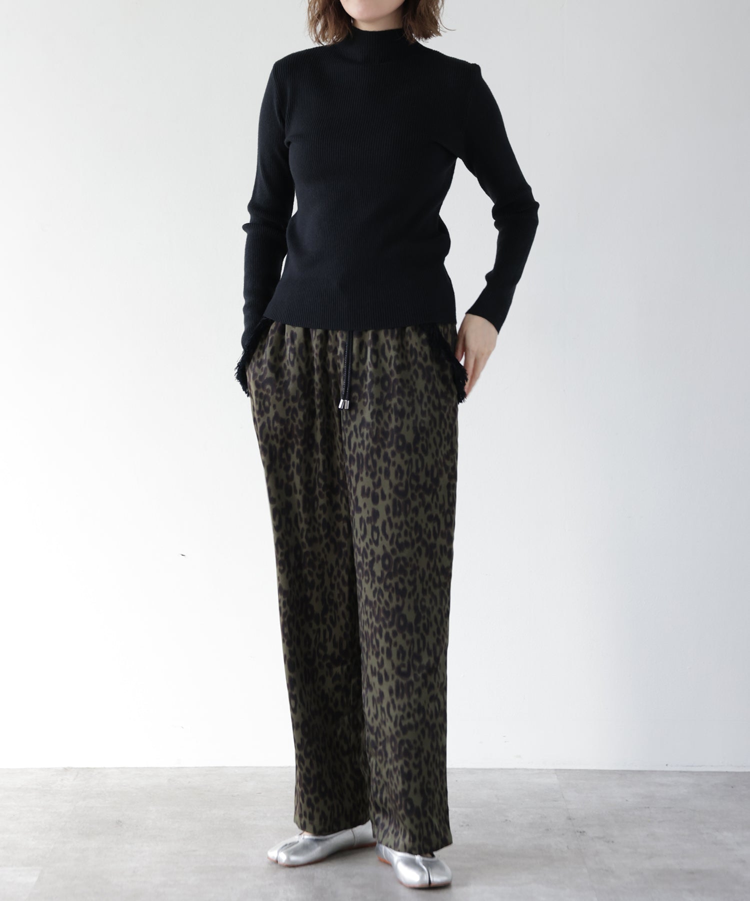 カーキ　model：H167