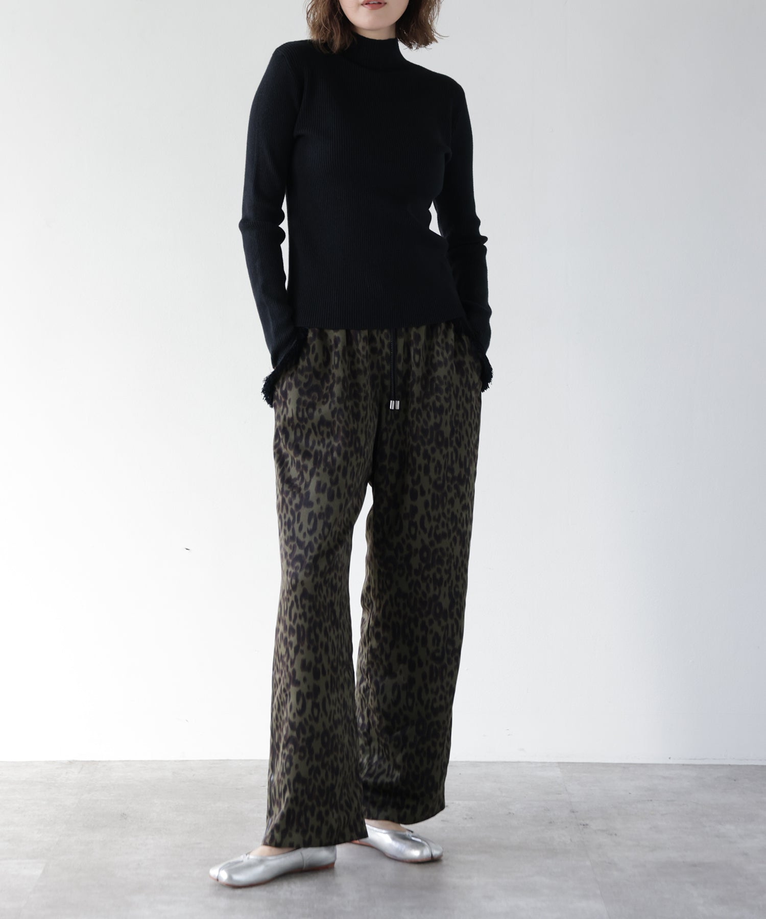 カーキ　model：H167