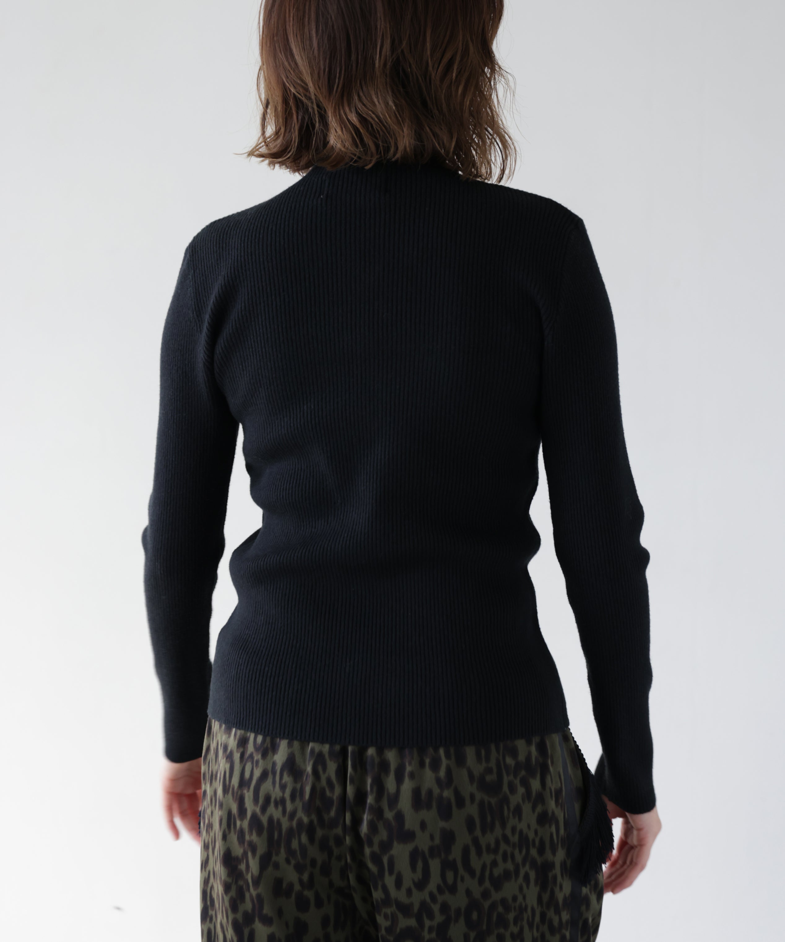 ブラック　model：H167