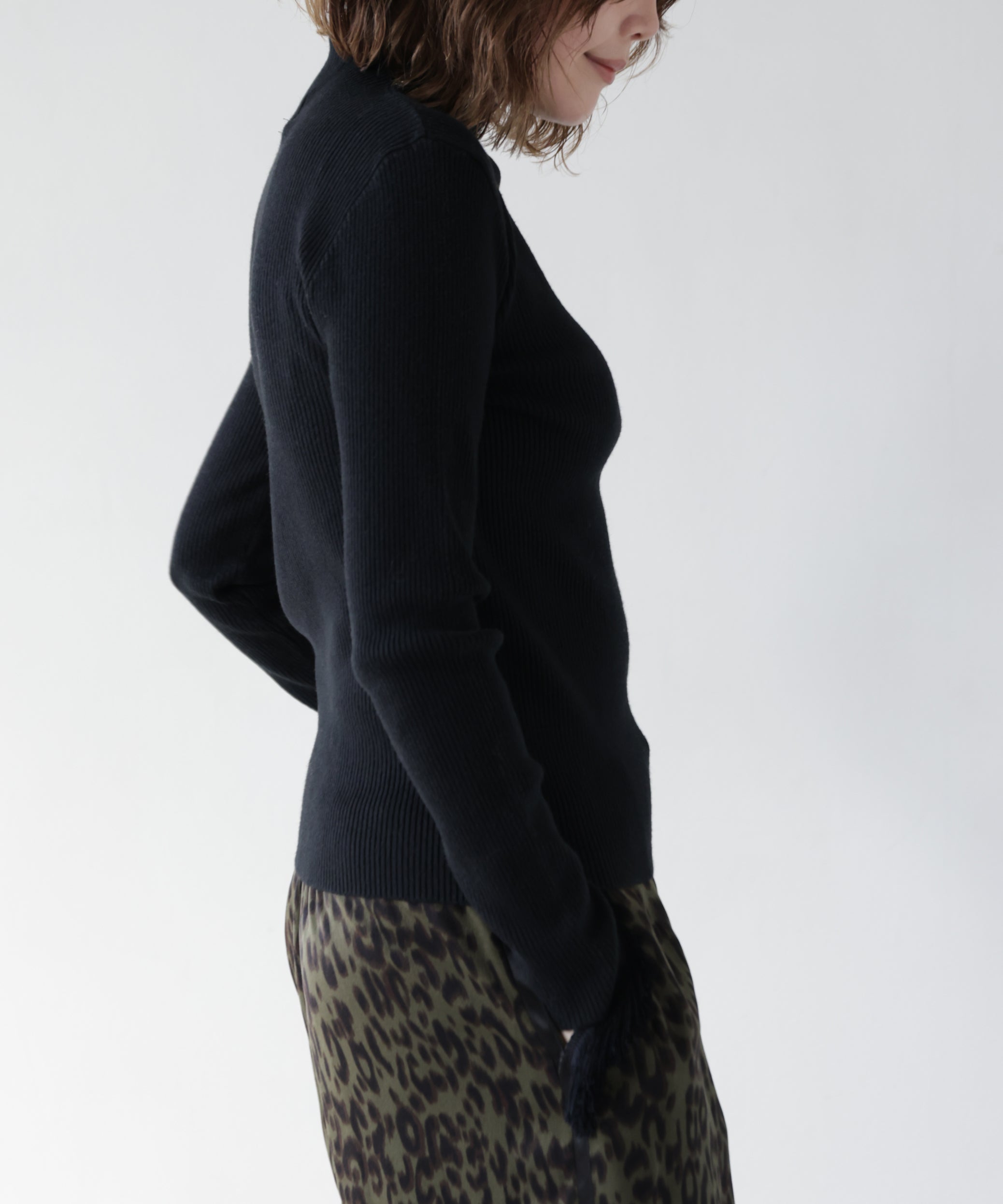 ブラック　model：H167