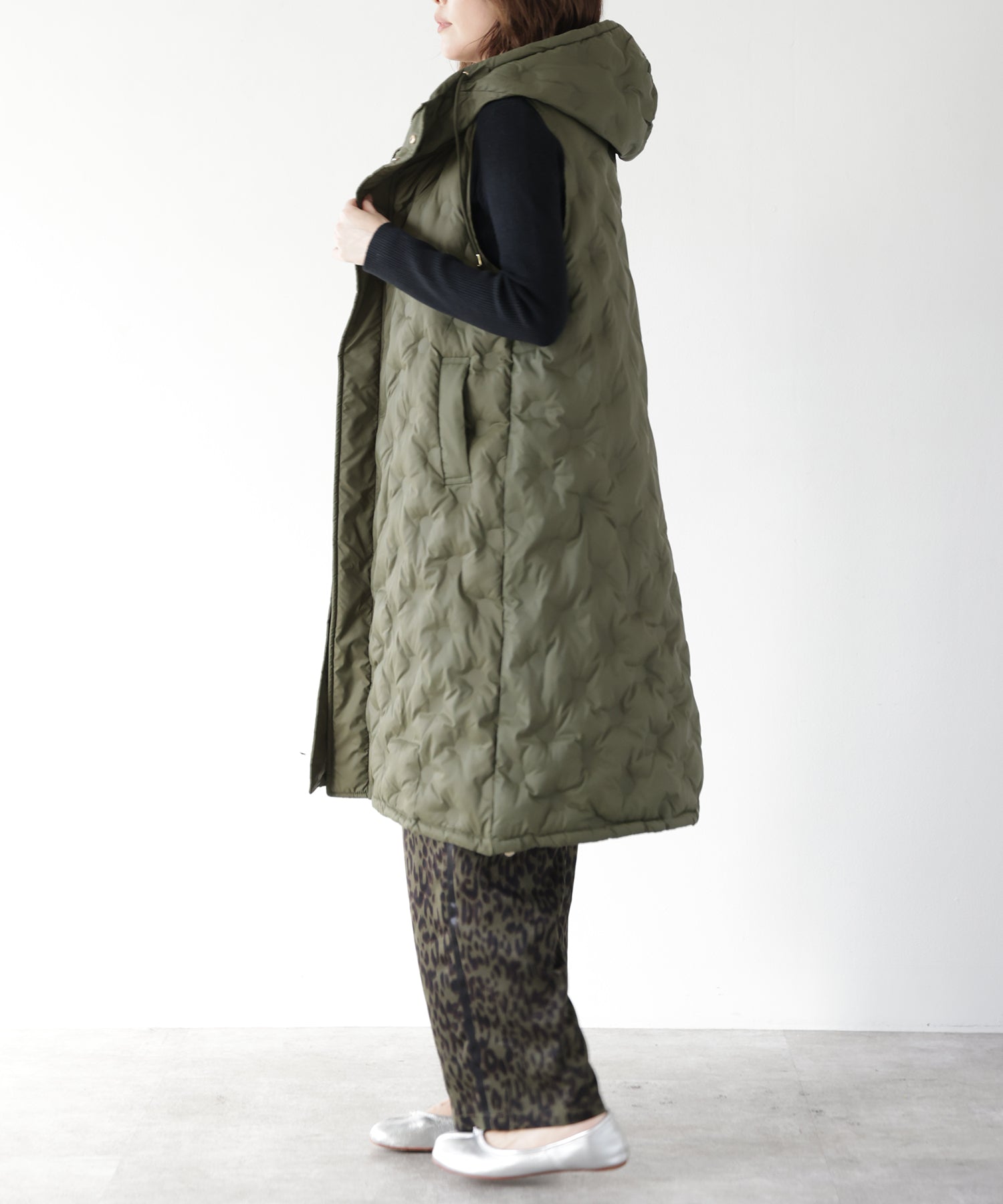 カーキ　model：H167