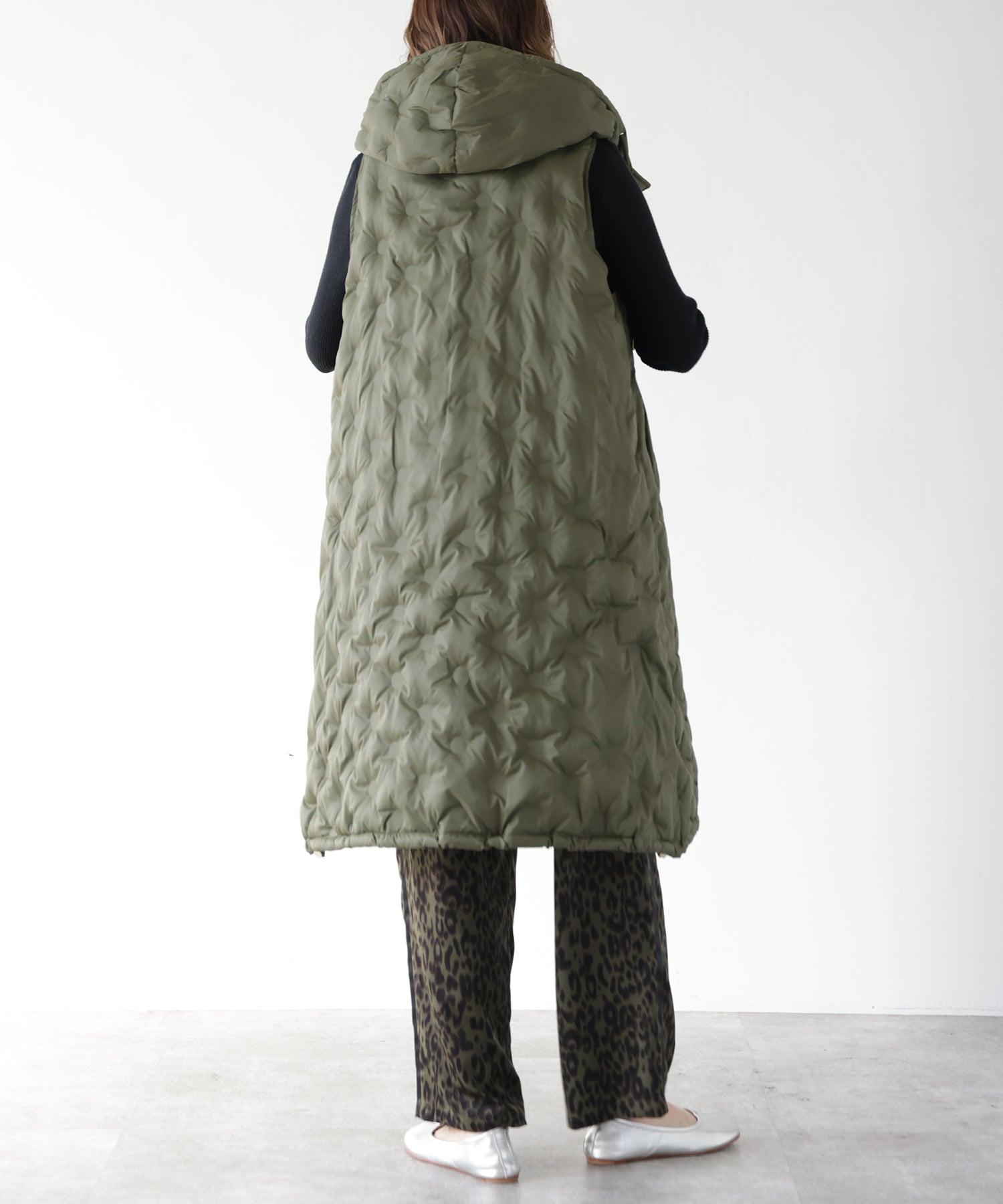 カーキ　model：H167