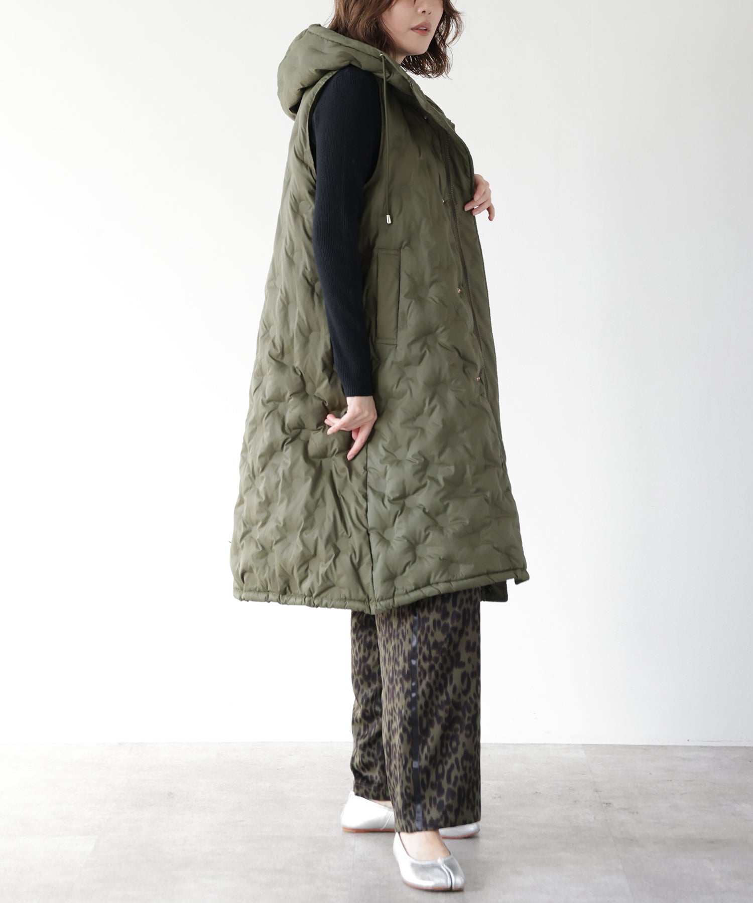 カーキ　model：H167