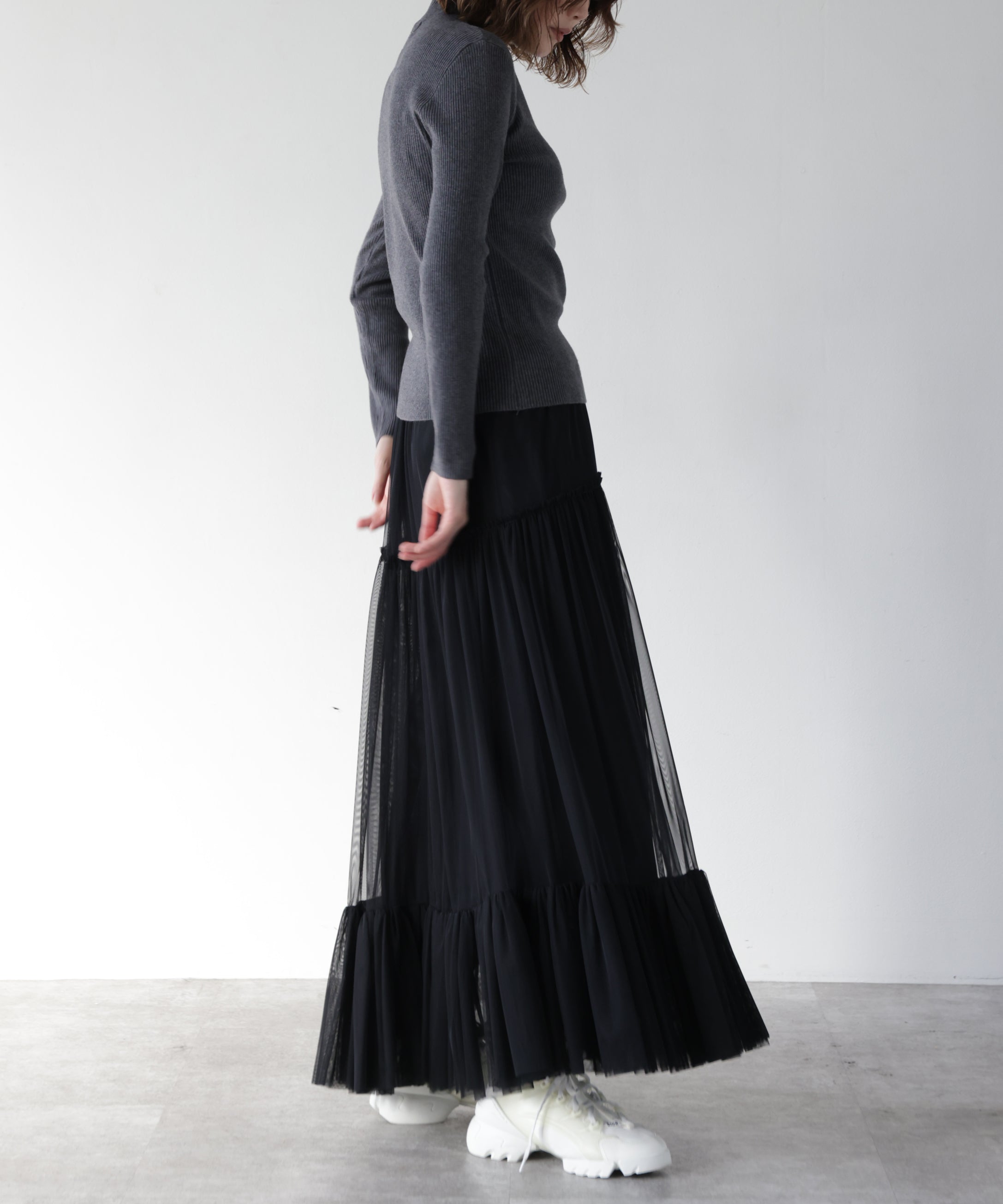 グレー　model：H167